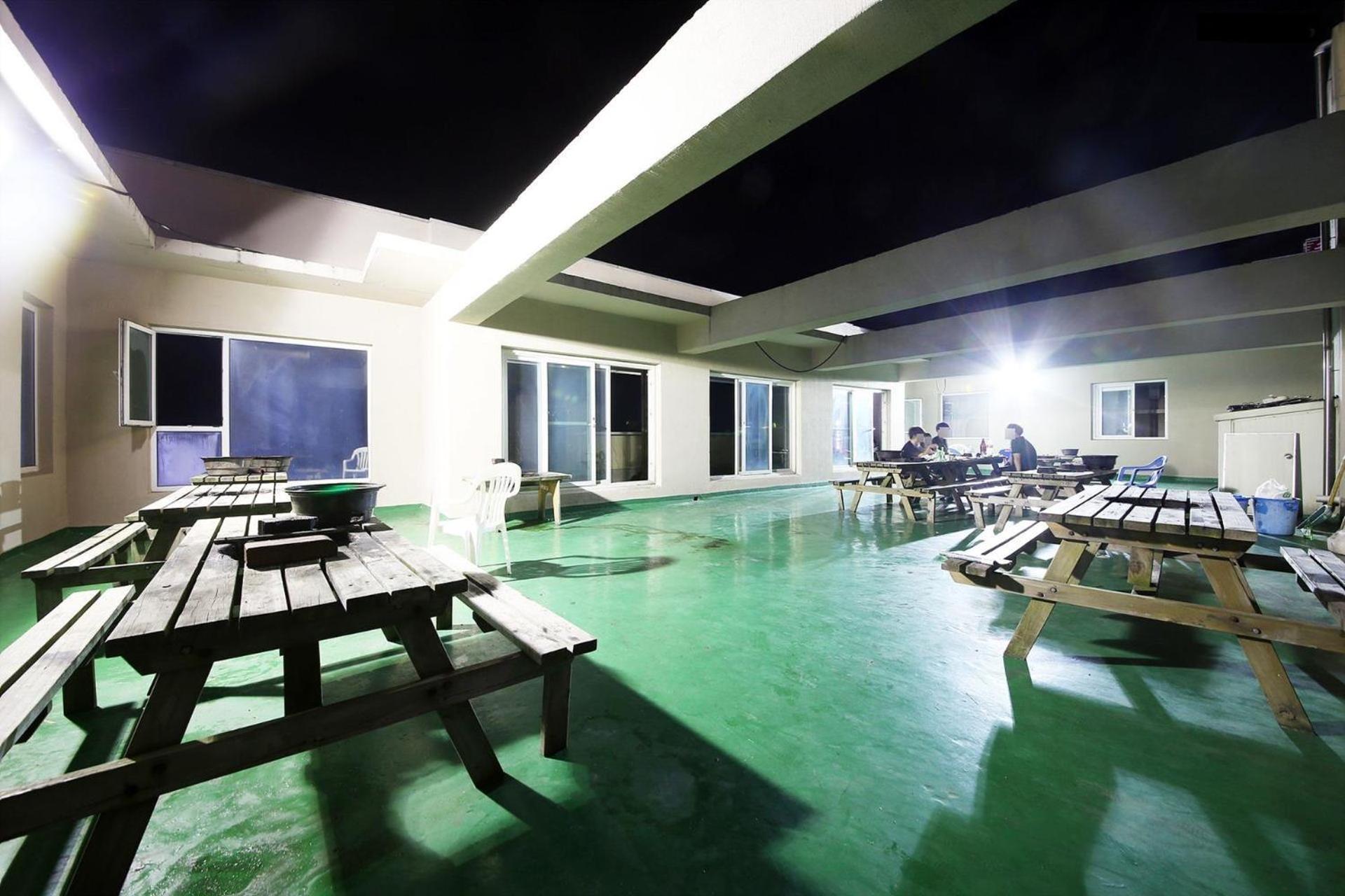Drama Motel view 5