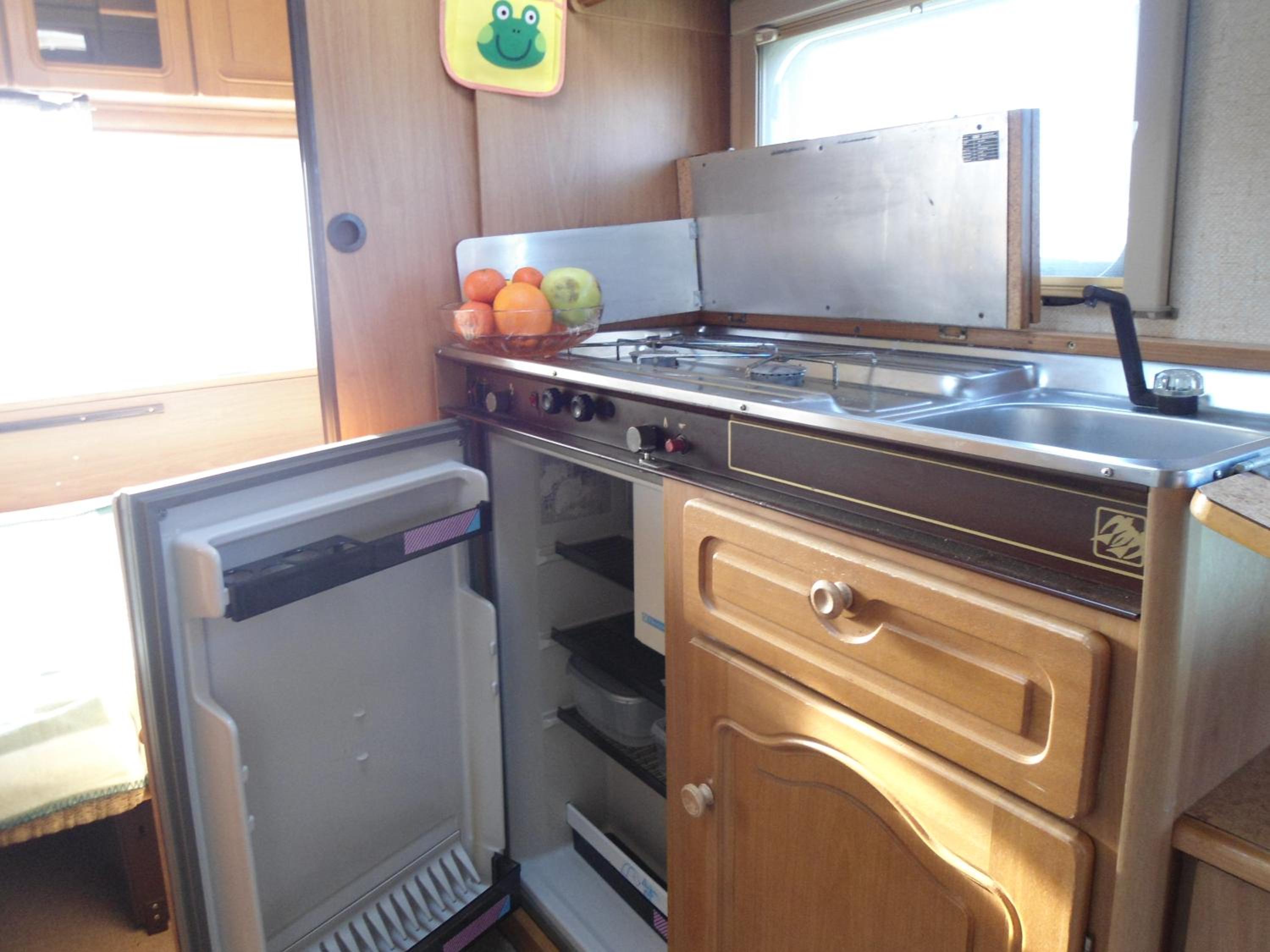 Granichar 1 Caravan
