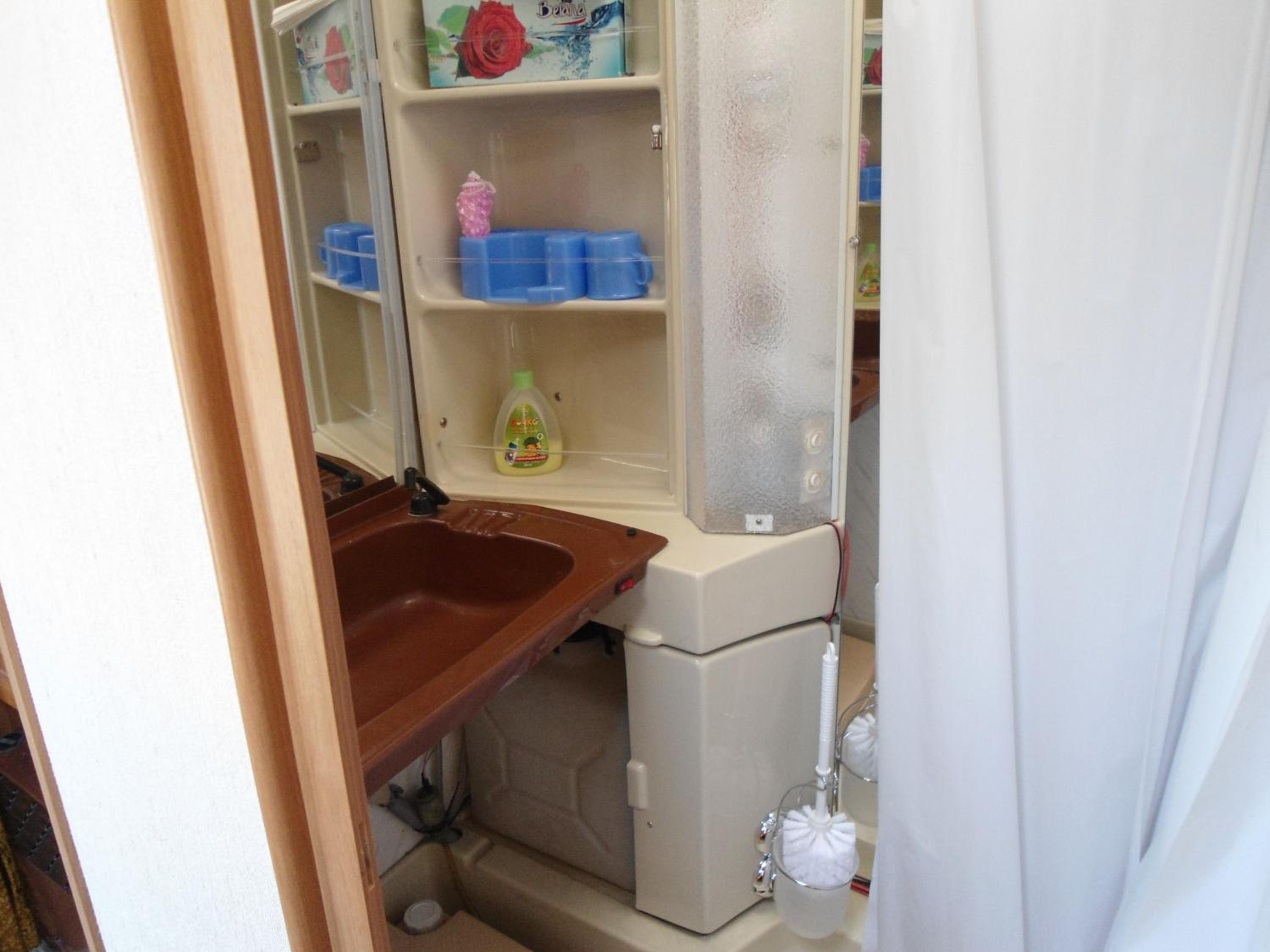Granichar 1 Caravan