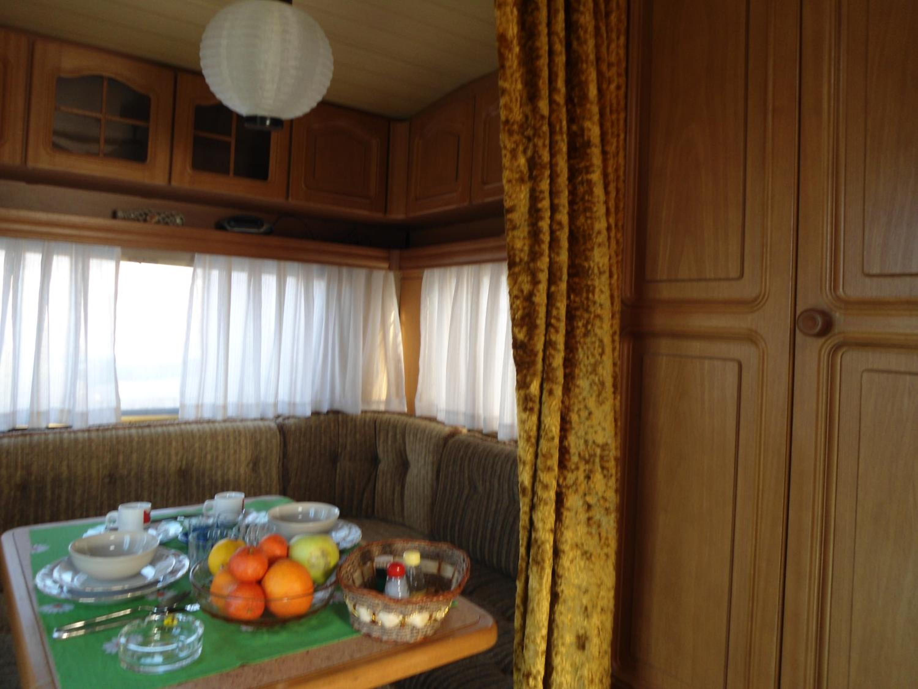 Granichar 1 Caravan