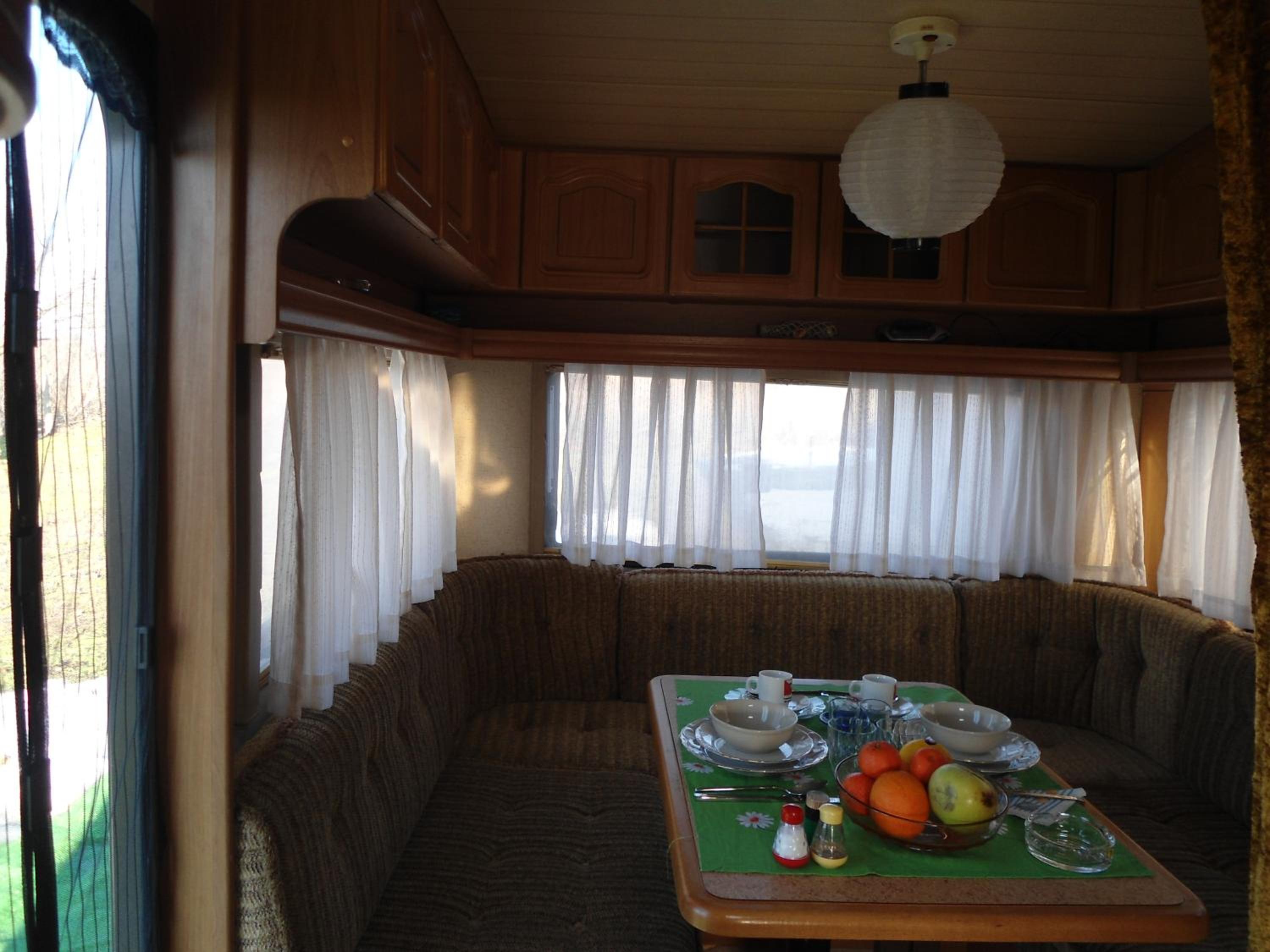 Granichar 1 Caravan
