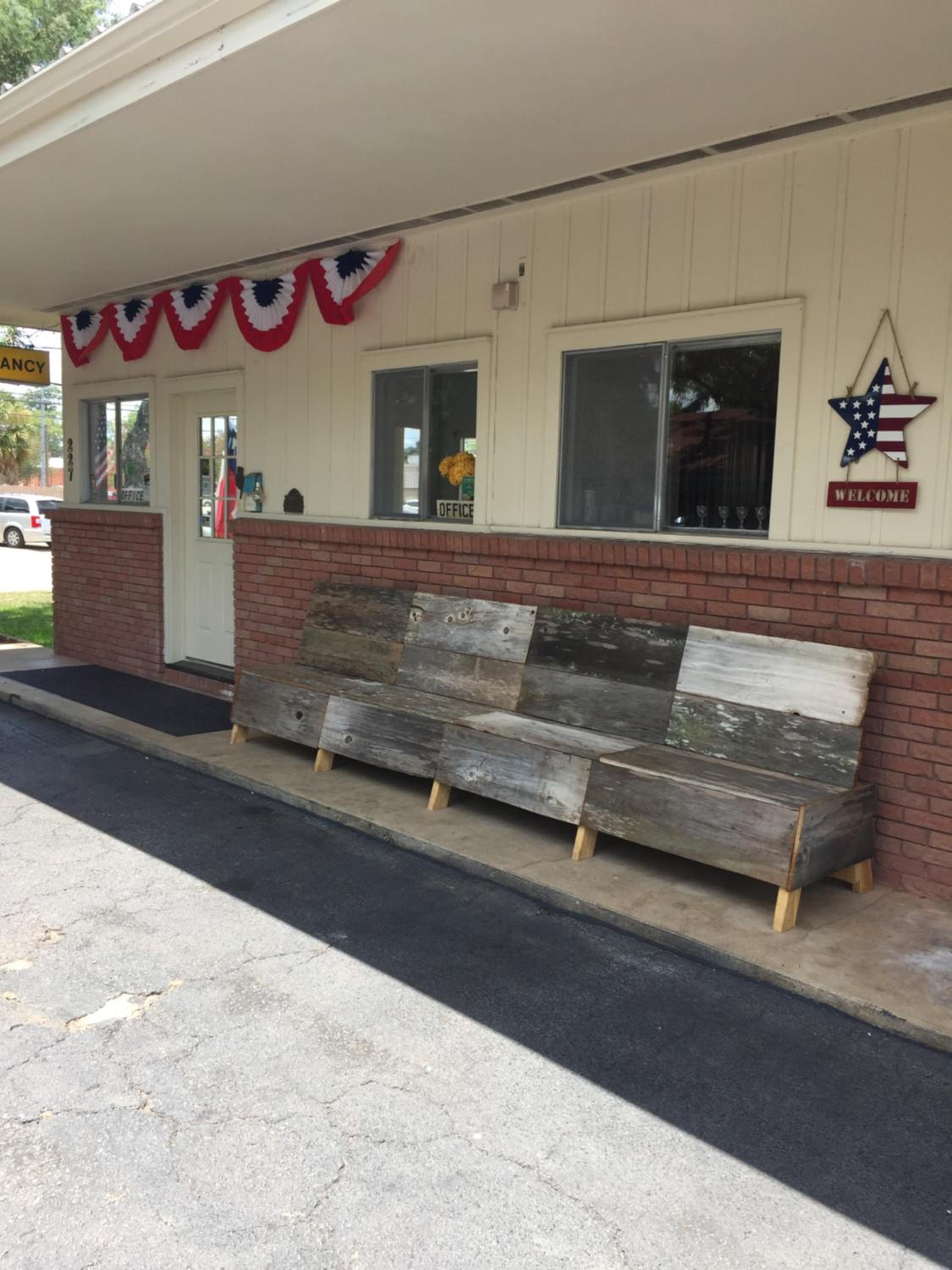 The Oak Motel