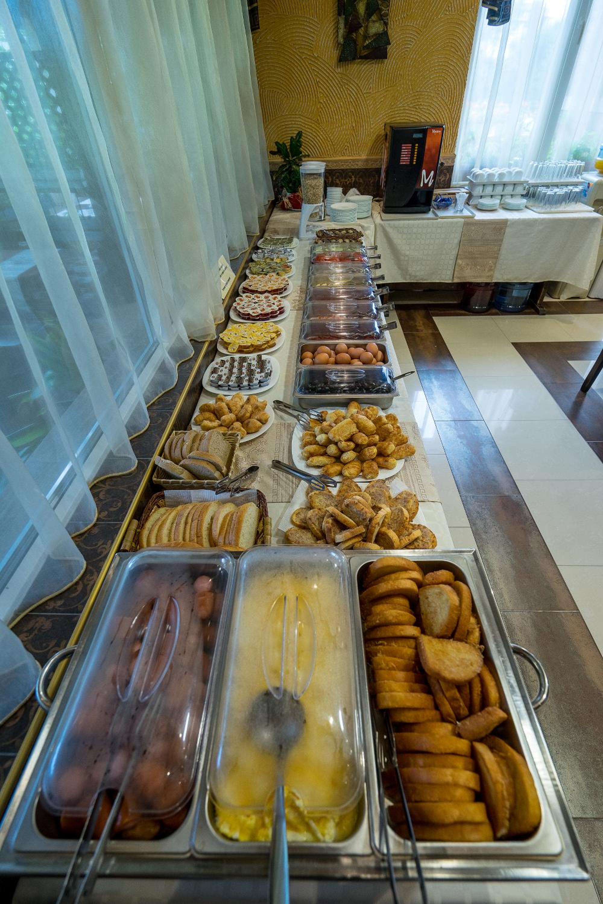 breakfast buffet