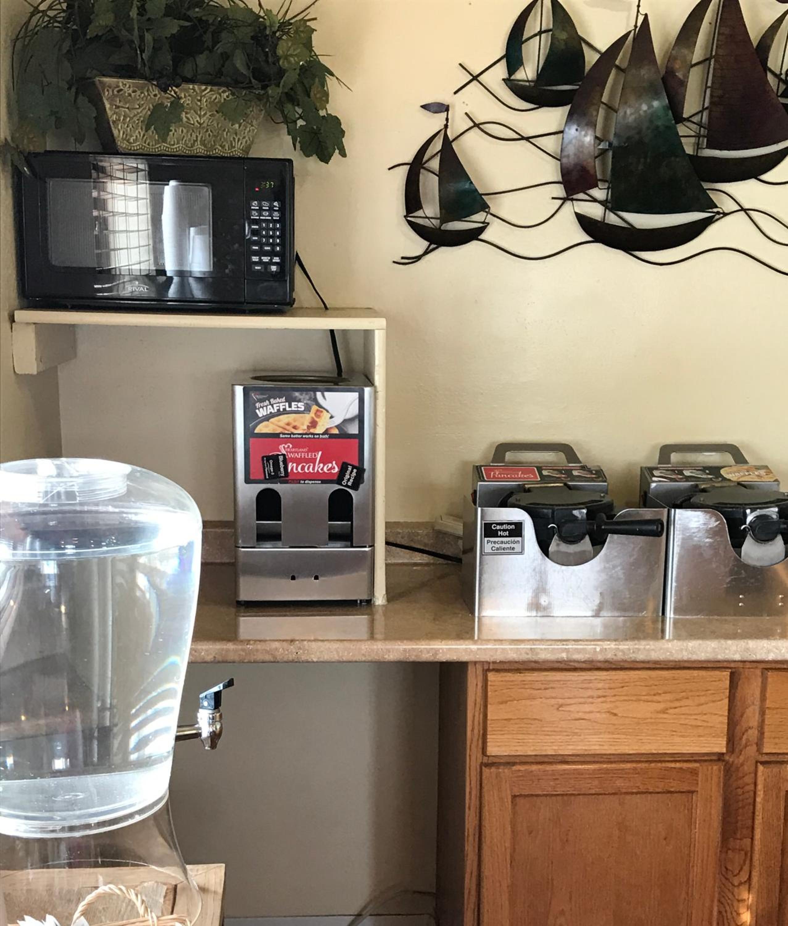 FairBridge Inn and Suites Sandpoint - Property Image 11