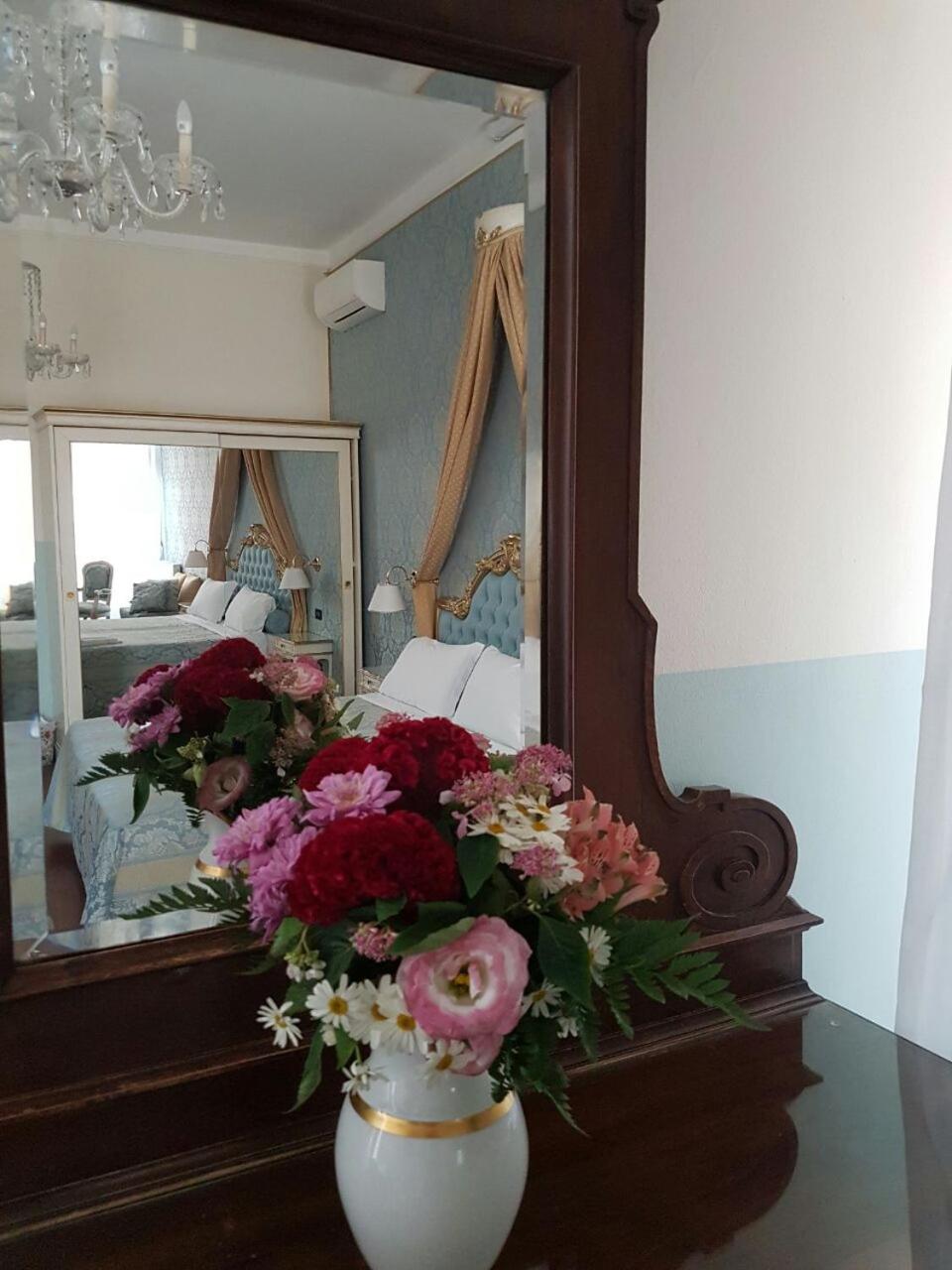 Friendly Venice Suites