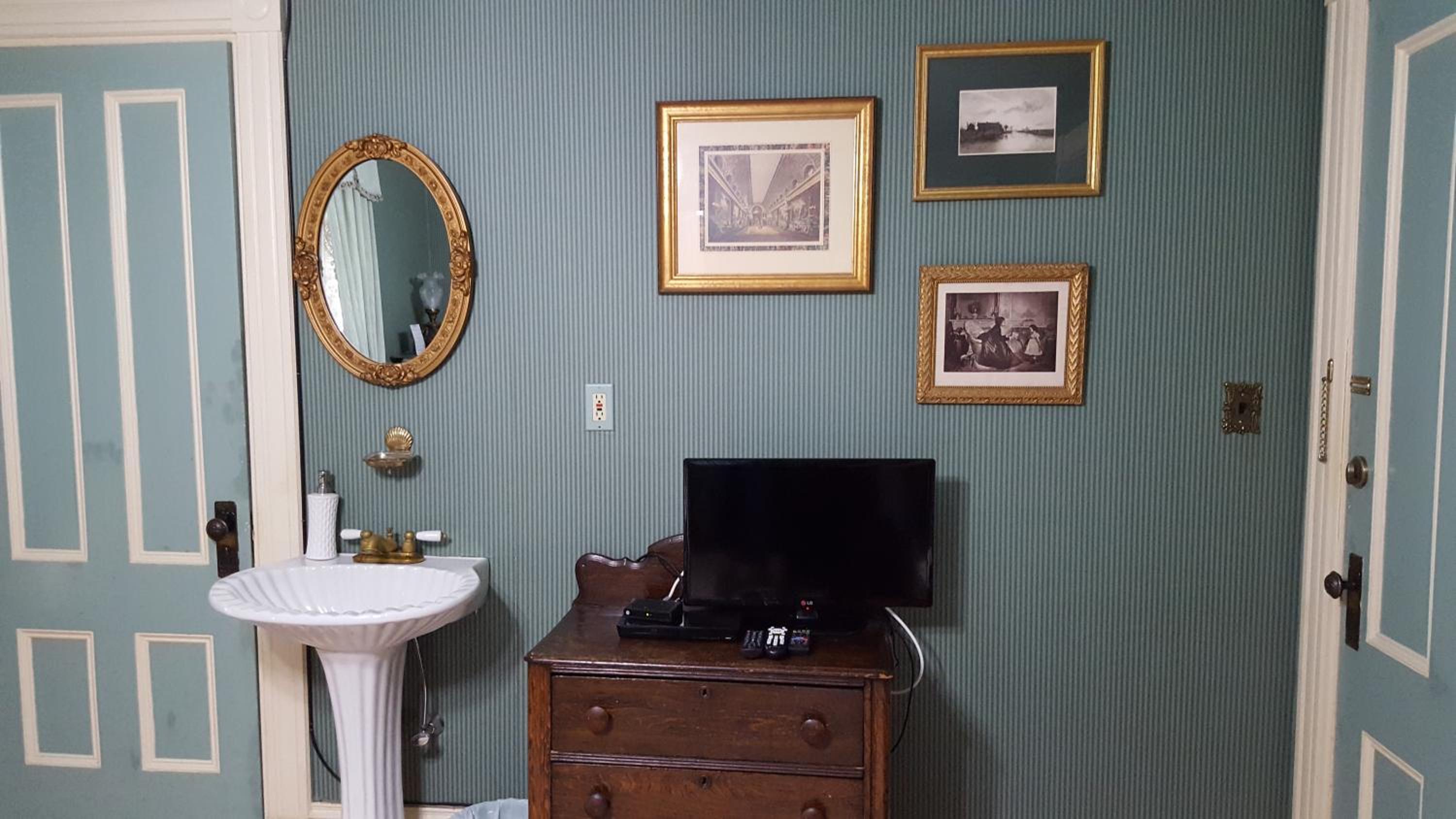 Holidae House Bed & Breakfast