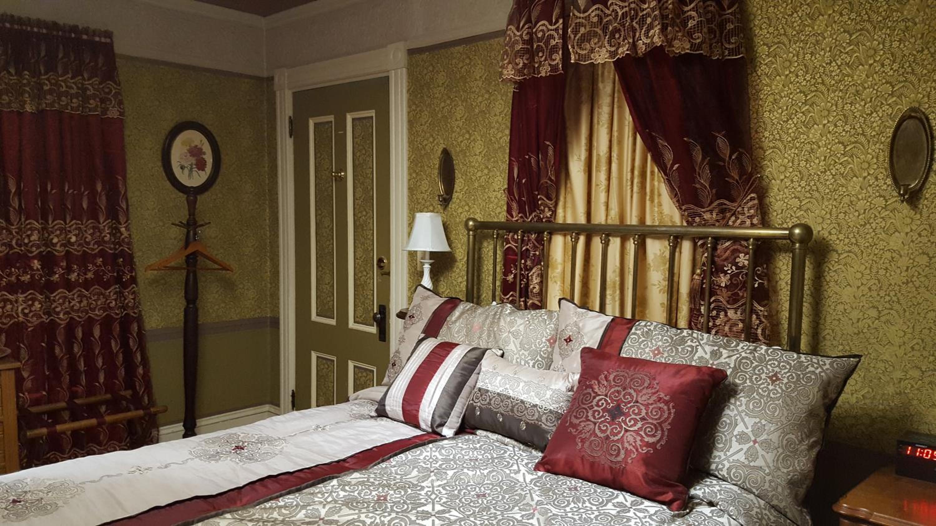 Holidae House Bed & Breakfast