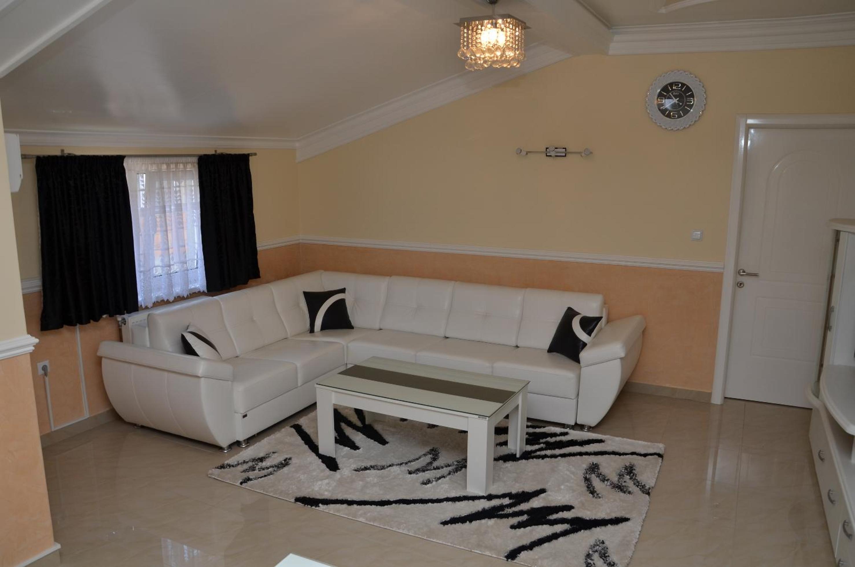 Apartments Royal Menex view 3