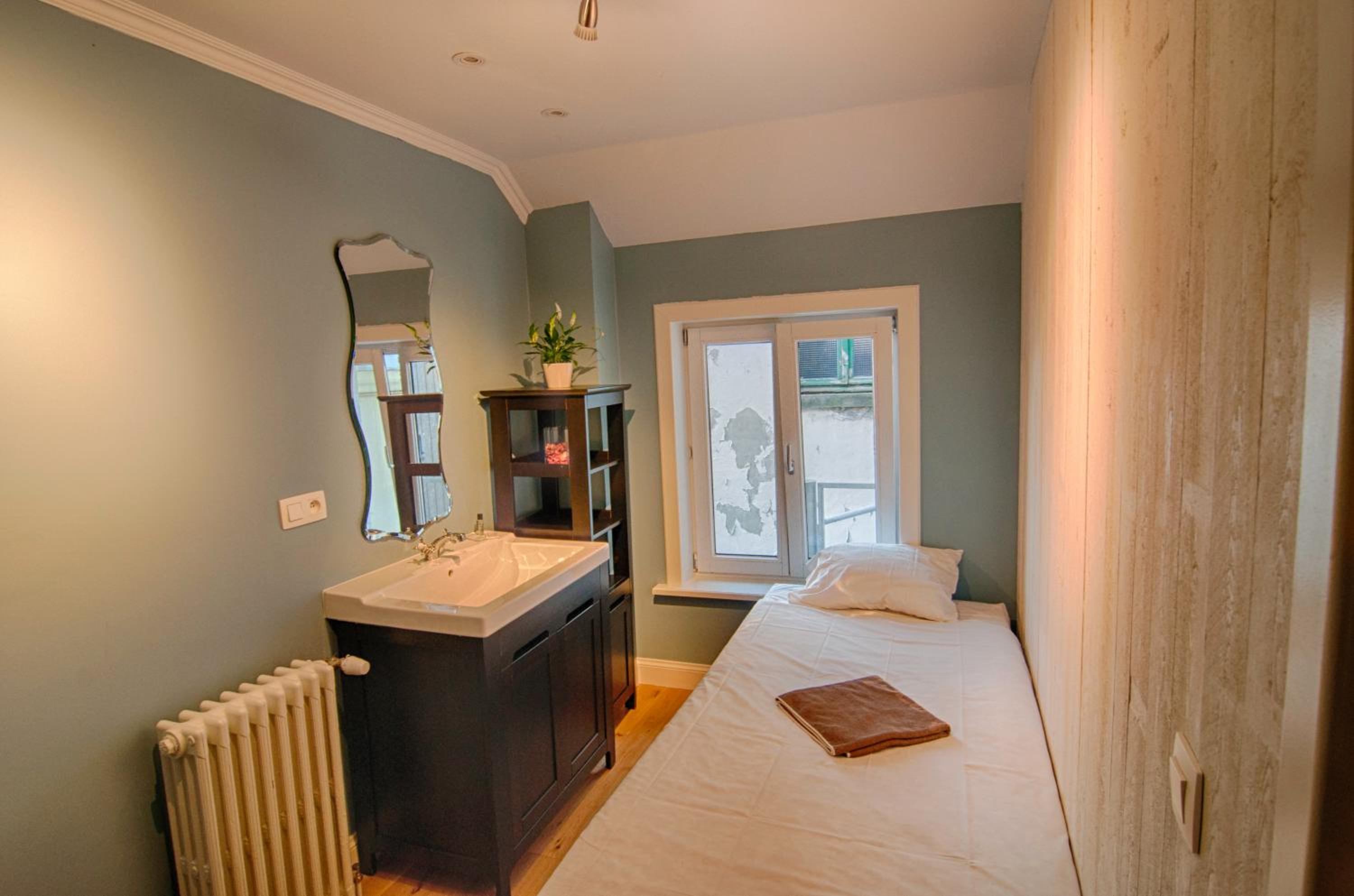 Bruges Vacations - Hostel Lybeer Bruges - Property Image 2