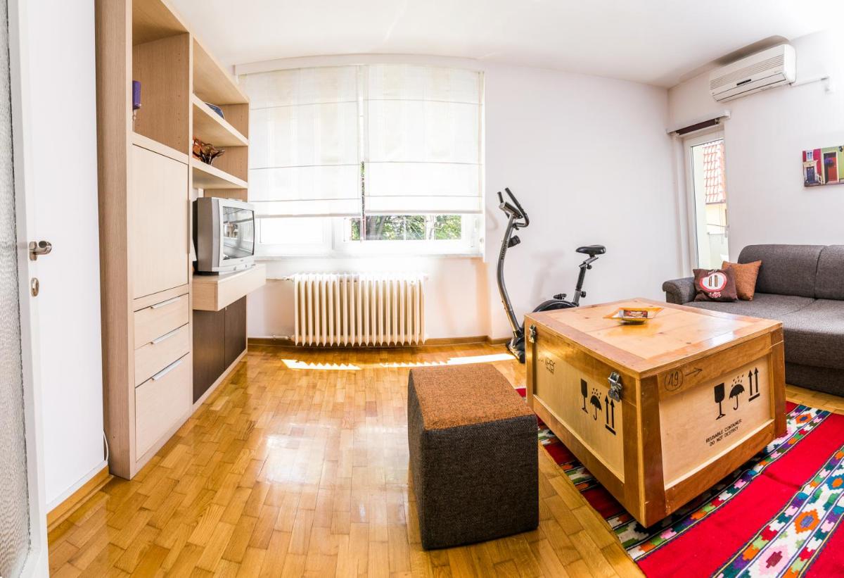 Apartment 33 view 4