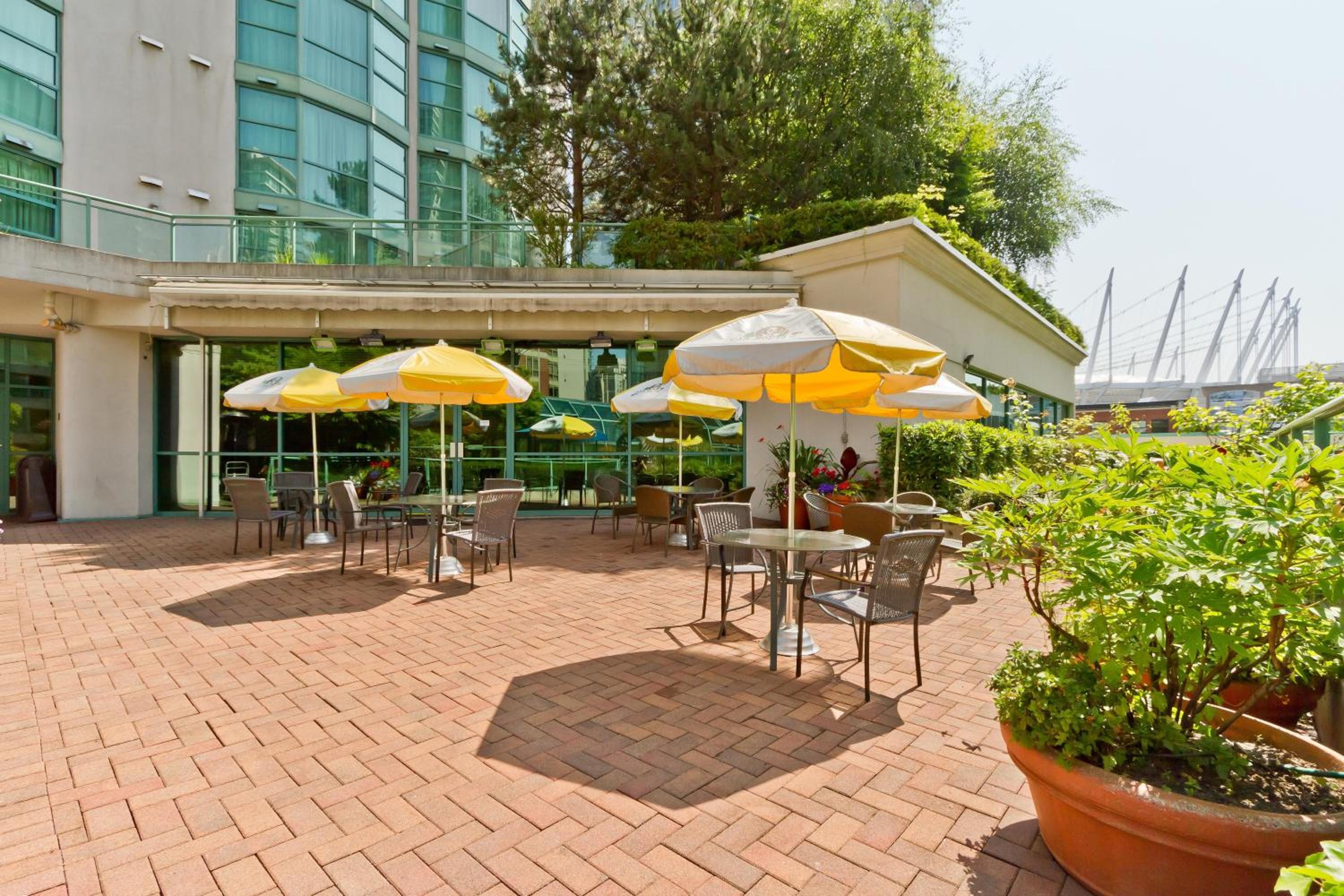 Rosedale on Robson Suite Hotel-1