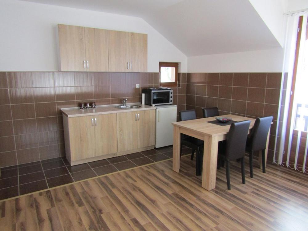 Apartment and rooms Konak