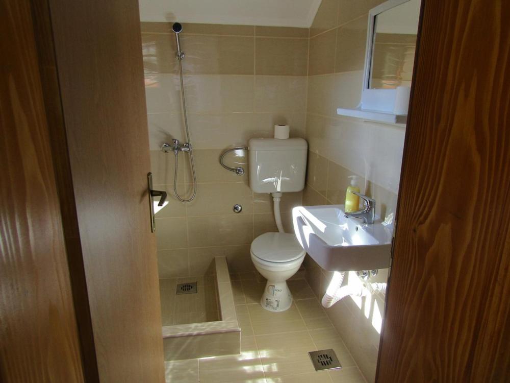 Apartment and rooms Konak