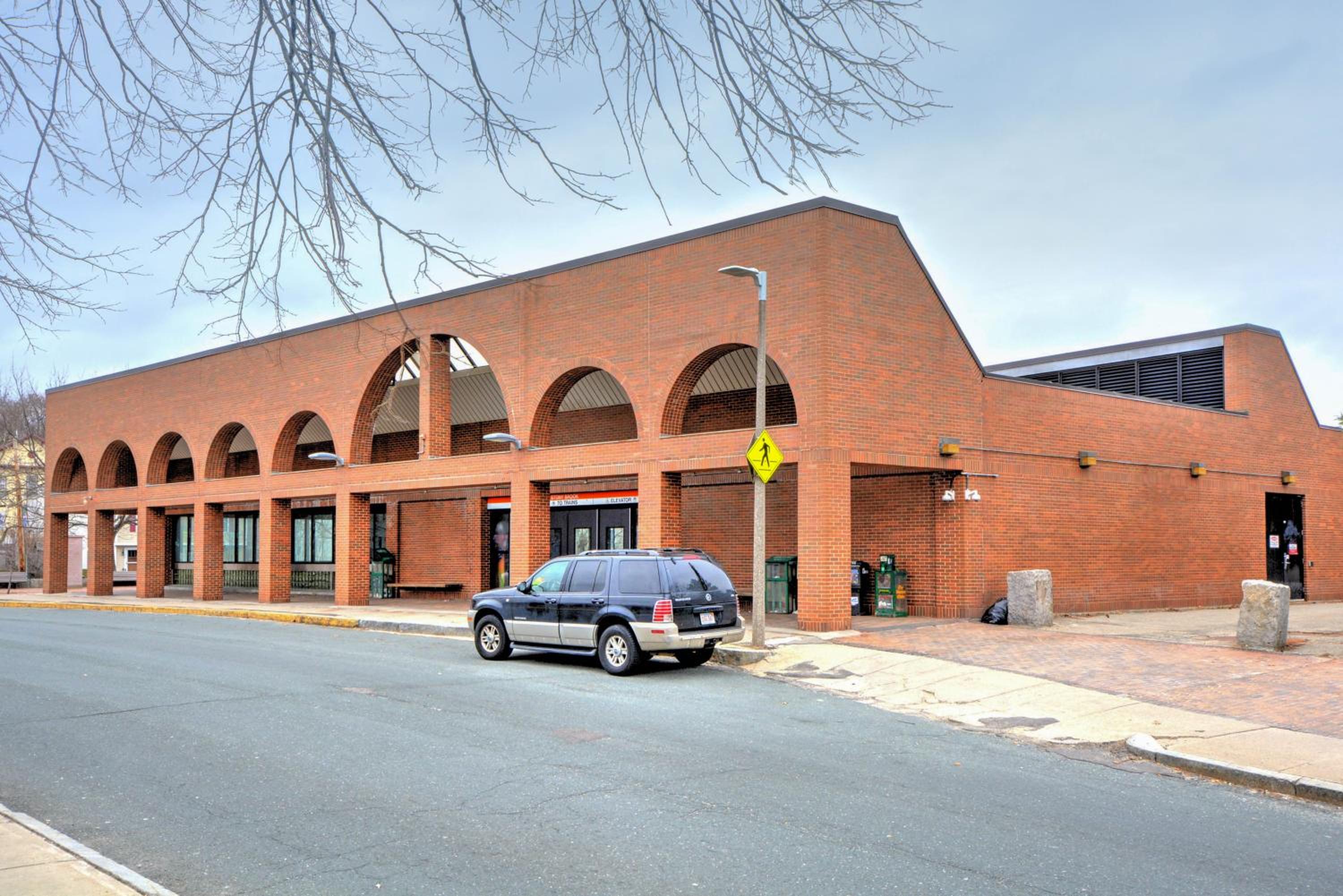 2 bedroom Boston condo in Jamaica Plain with parking