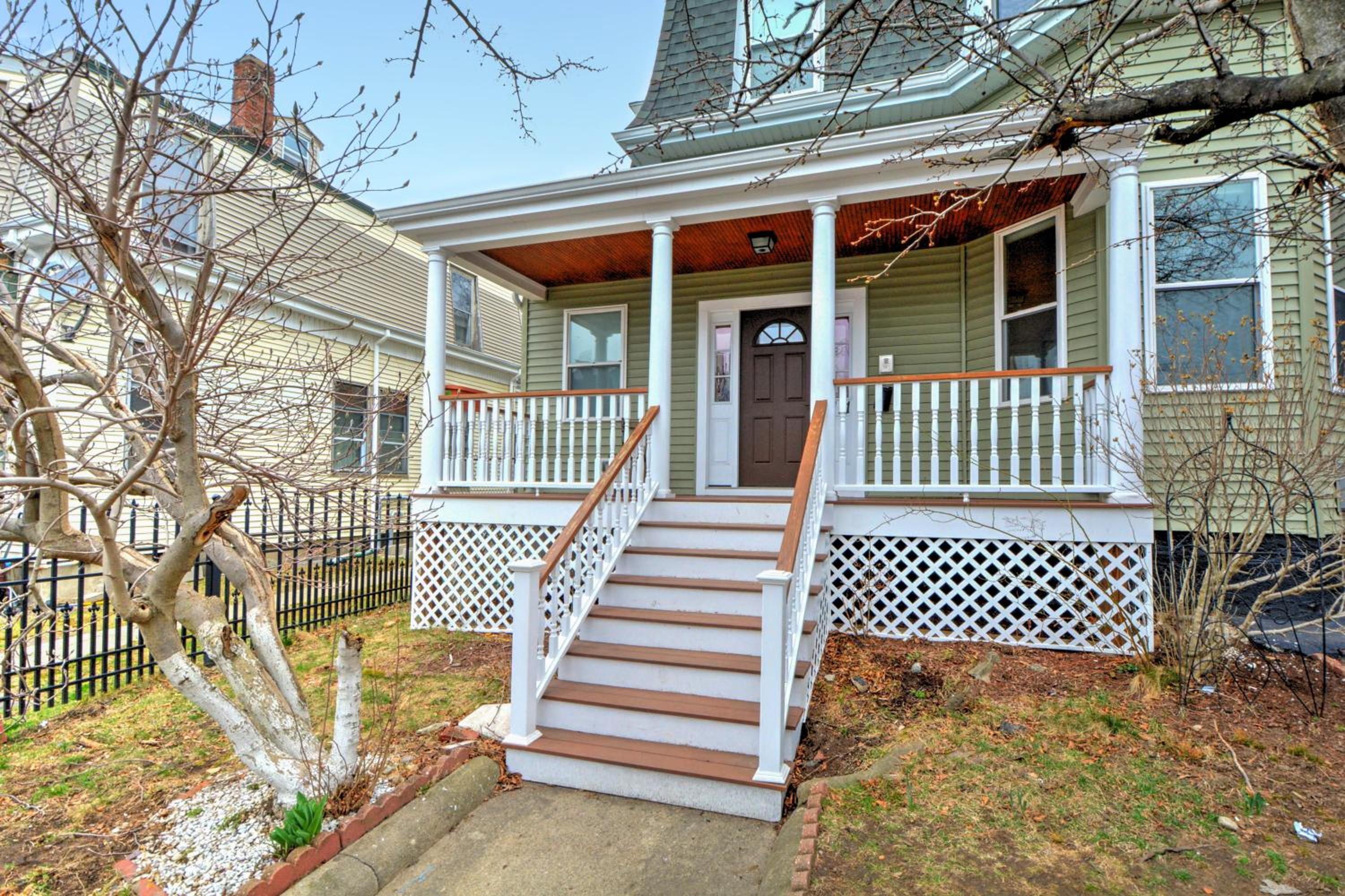 2 bedroom Boston condo in Jamaica Plain with parking