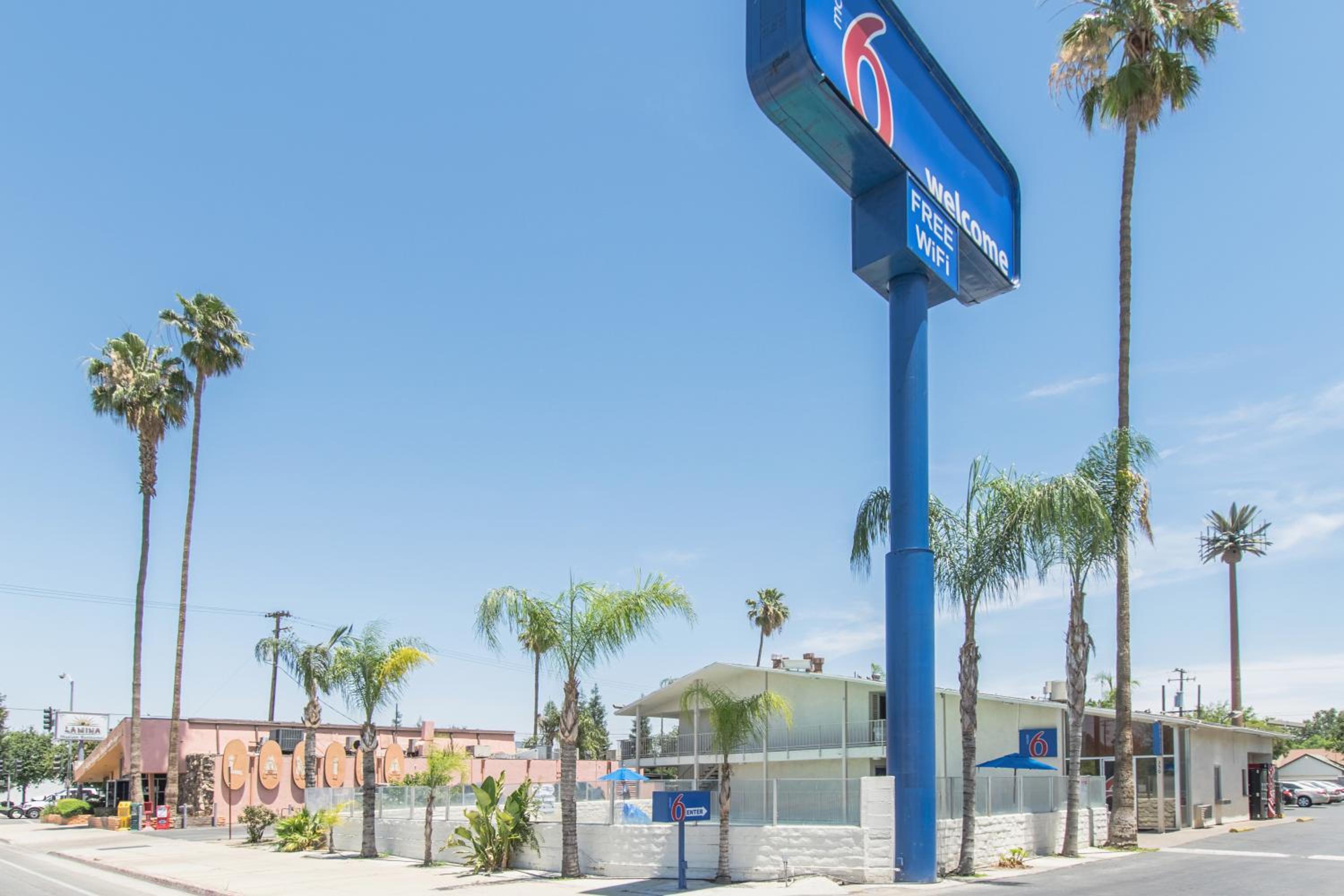 Motel 6 Bakersfield view 2