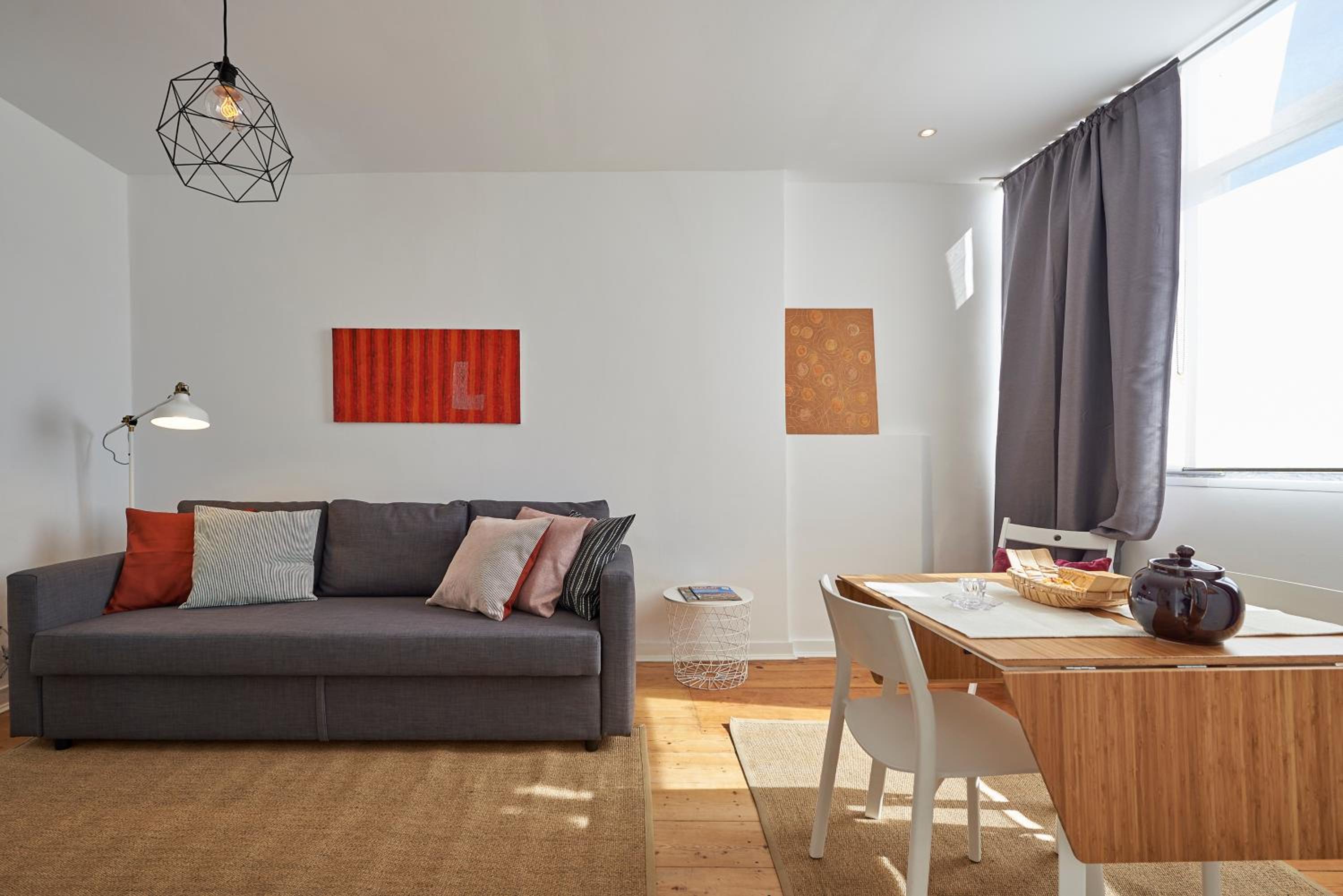 Charming apartment em Belém-Books and Canvas view 5