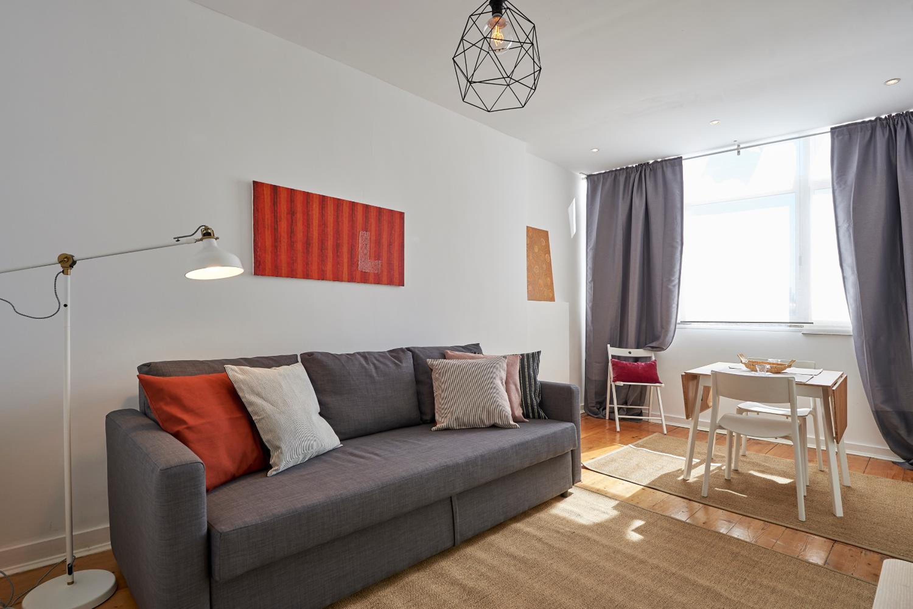 Charming apartment em Belém-Books and Canvas view 2
