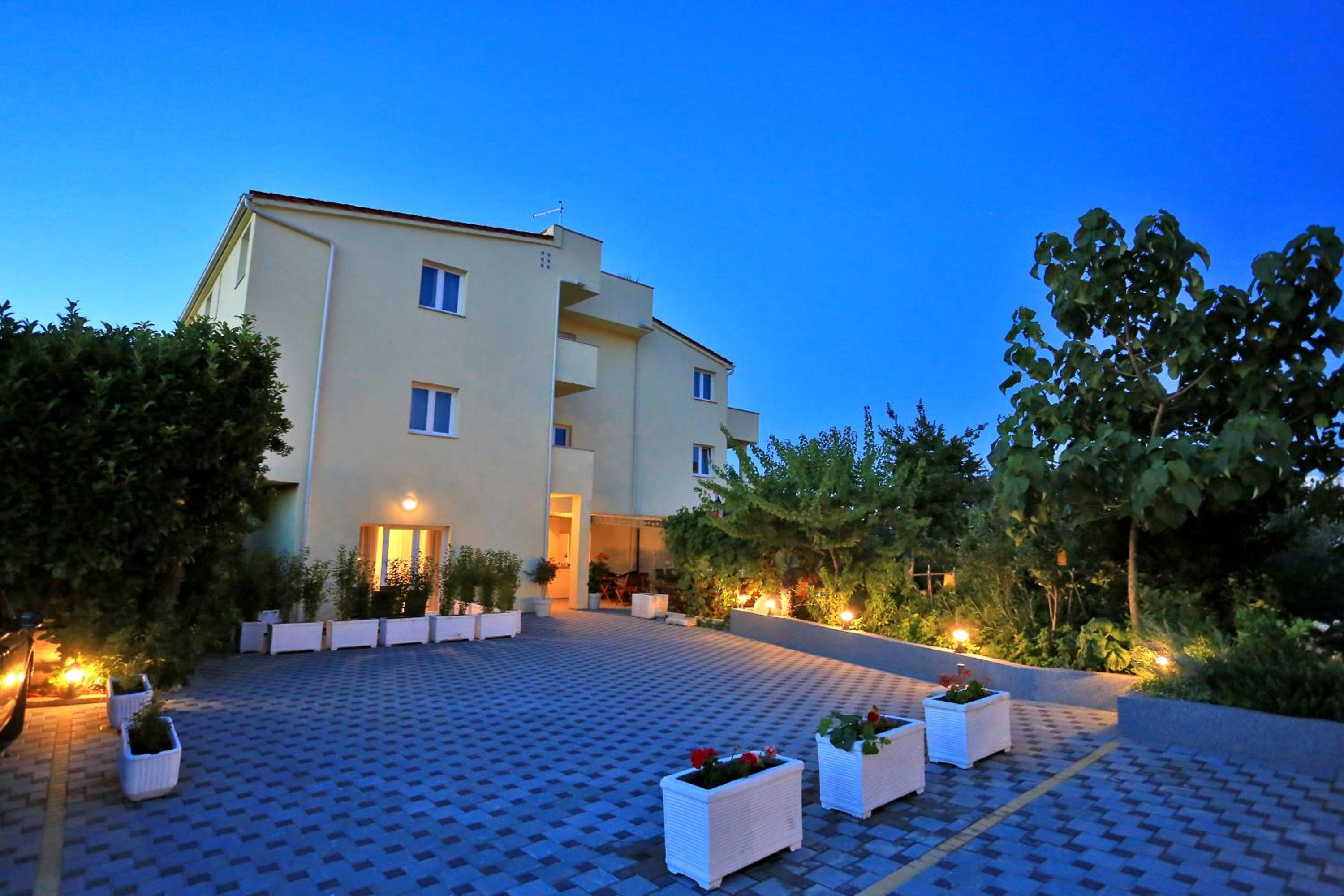 Hotel Apartments & rooms Stella Adriatica - Image 1