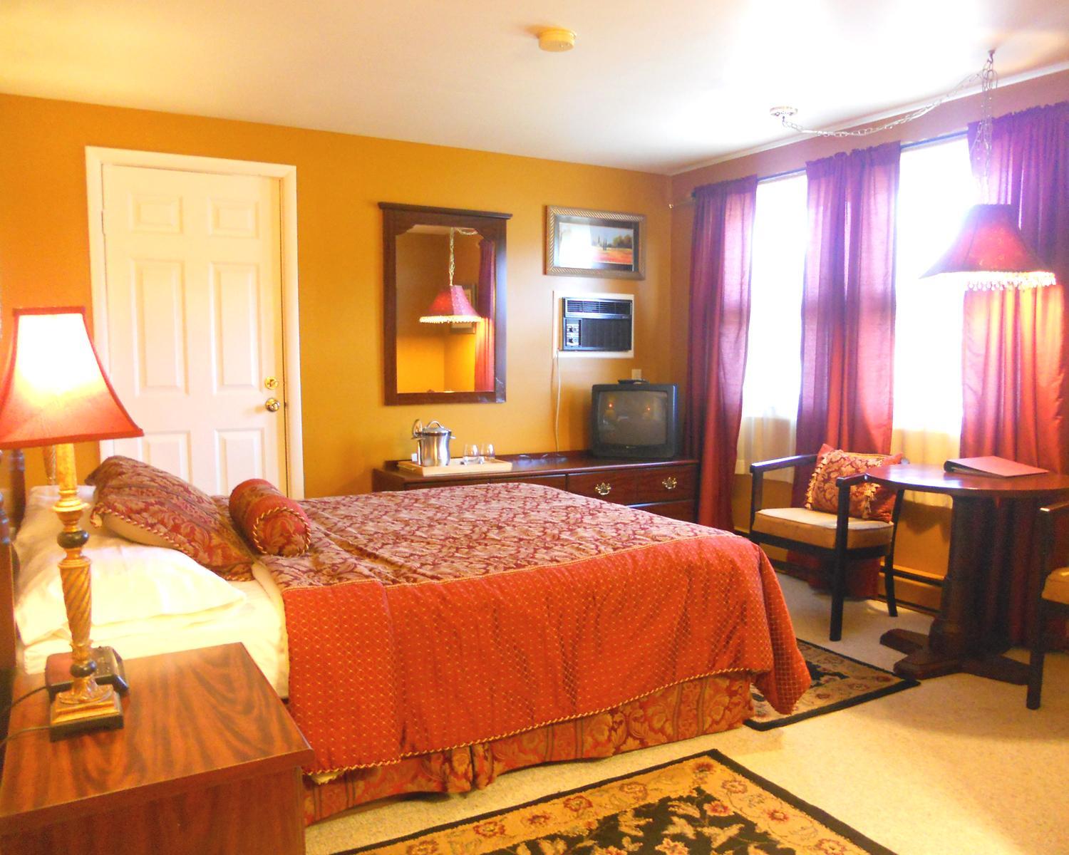 Vinehurst Inn & Suites