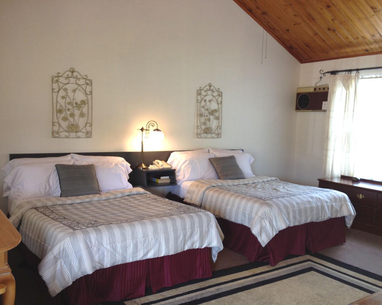 Vinehurst Inn & Suites