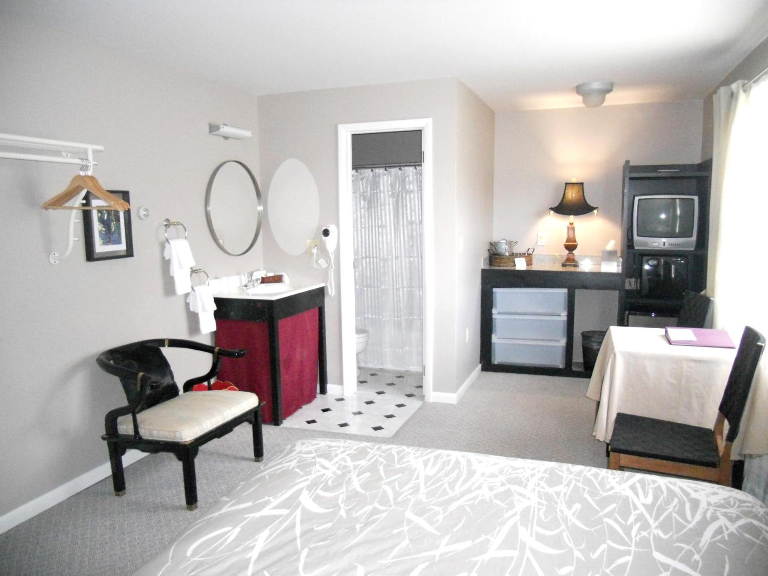 Vinehurst Inn & Suites