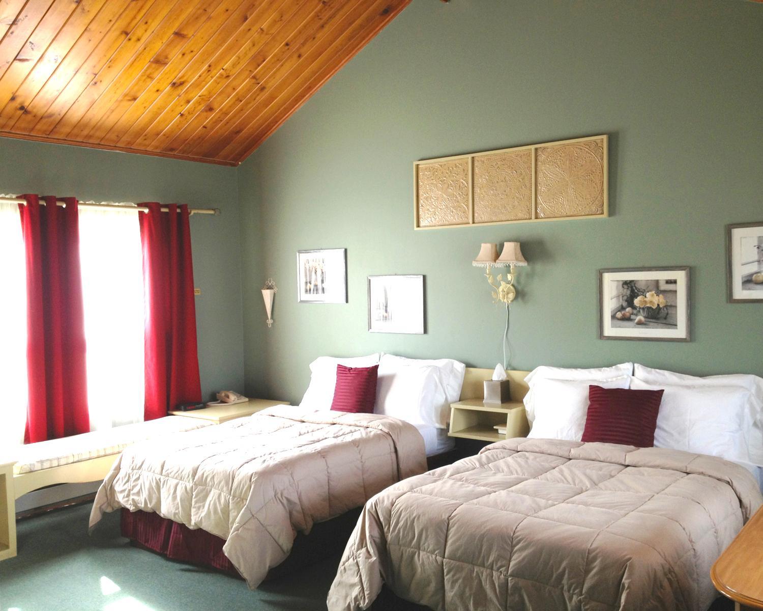Vinehurst Inn & Suites