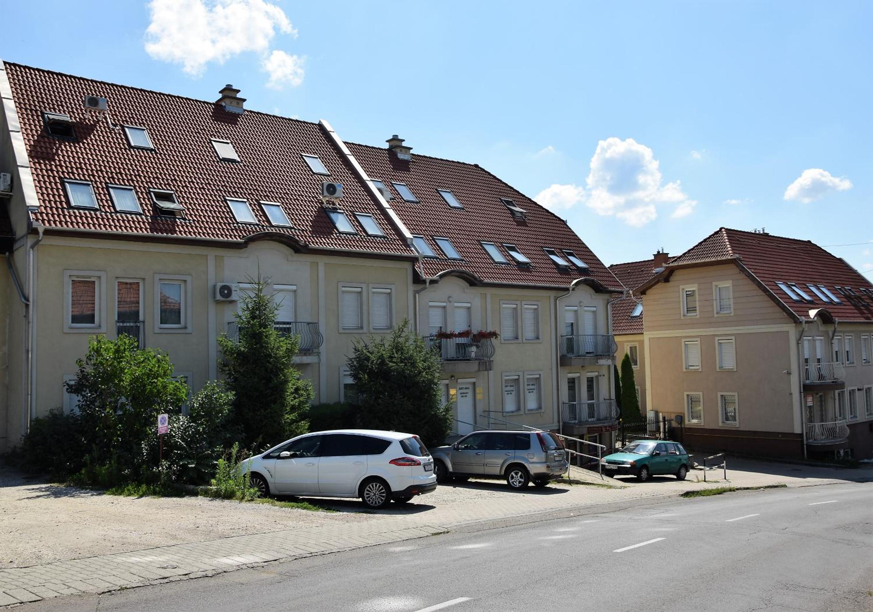 Holiday Home & Apartment