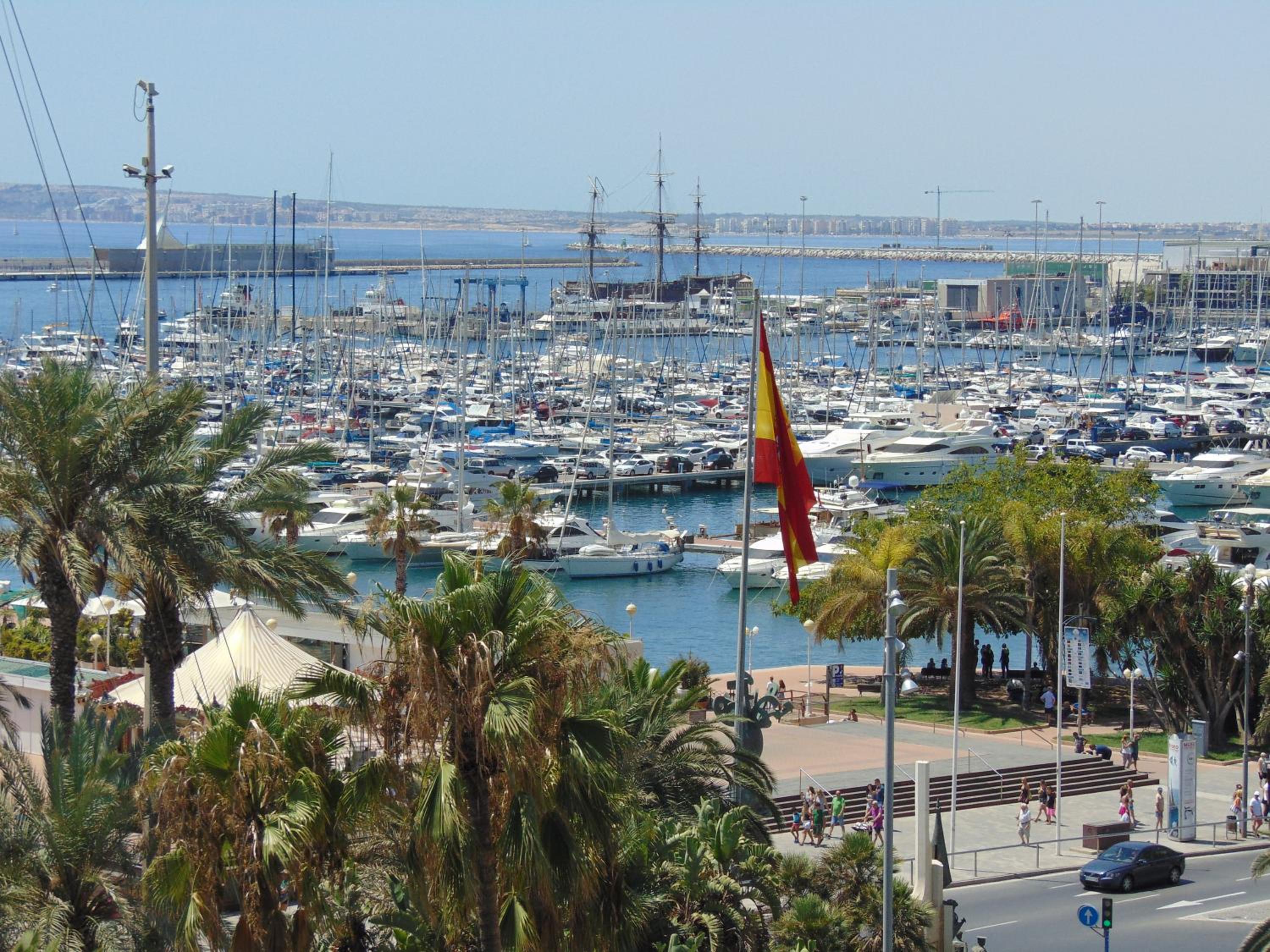 Apartamentos Playa Postiguet Alicante