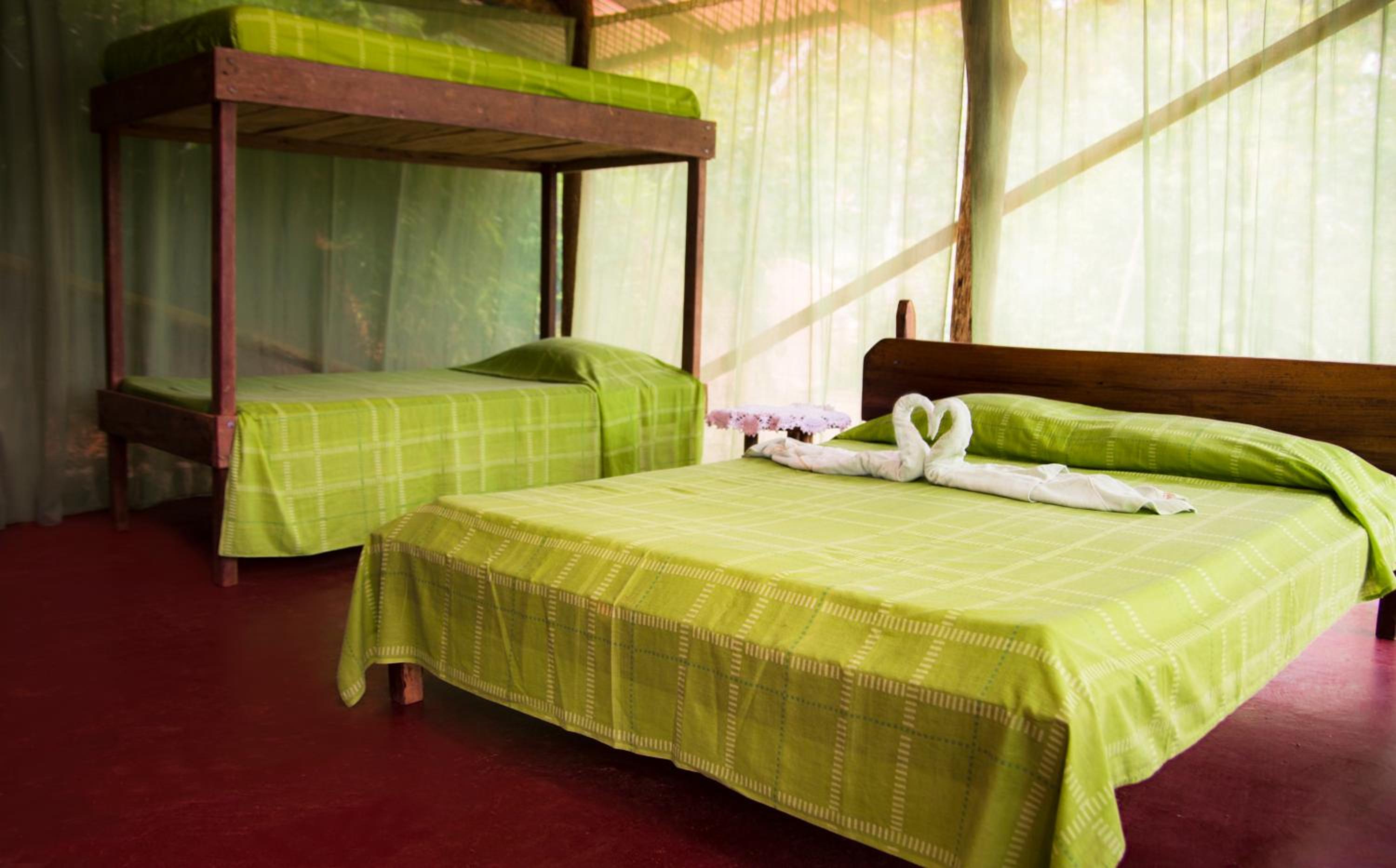 Isla Violin Eco-Lodge