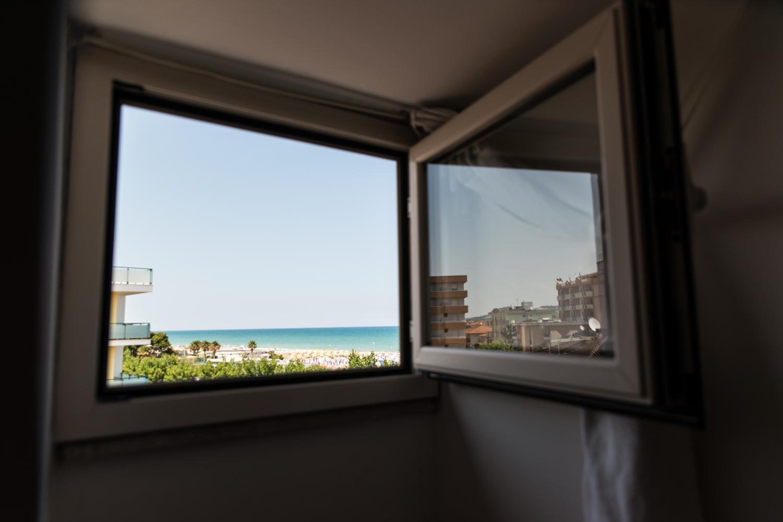Cristallo Verde Mare en Alba Adriatica — hotel room