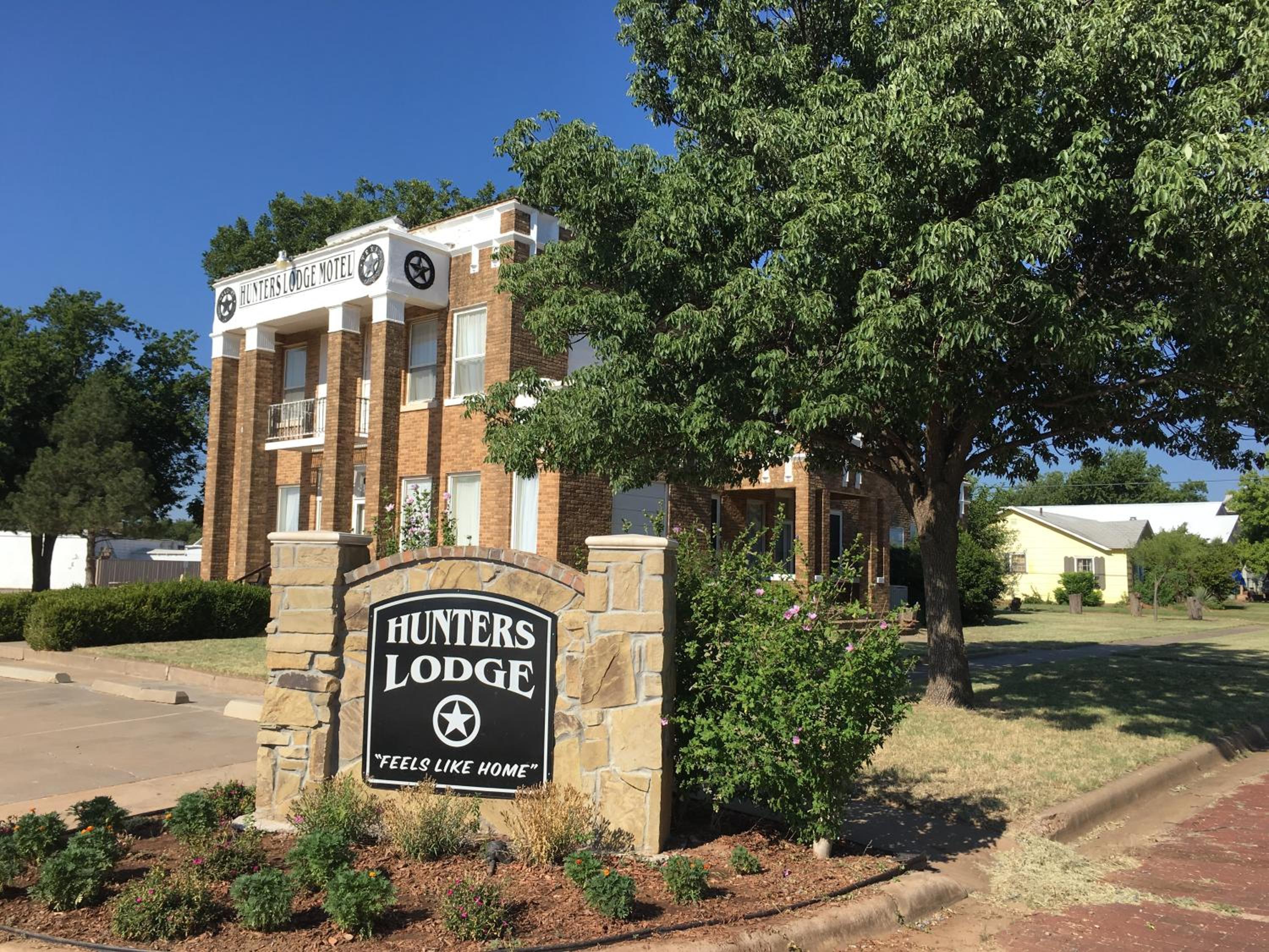Hunters Lodge Motel