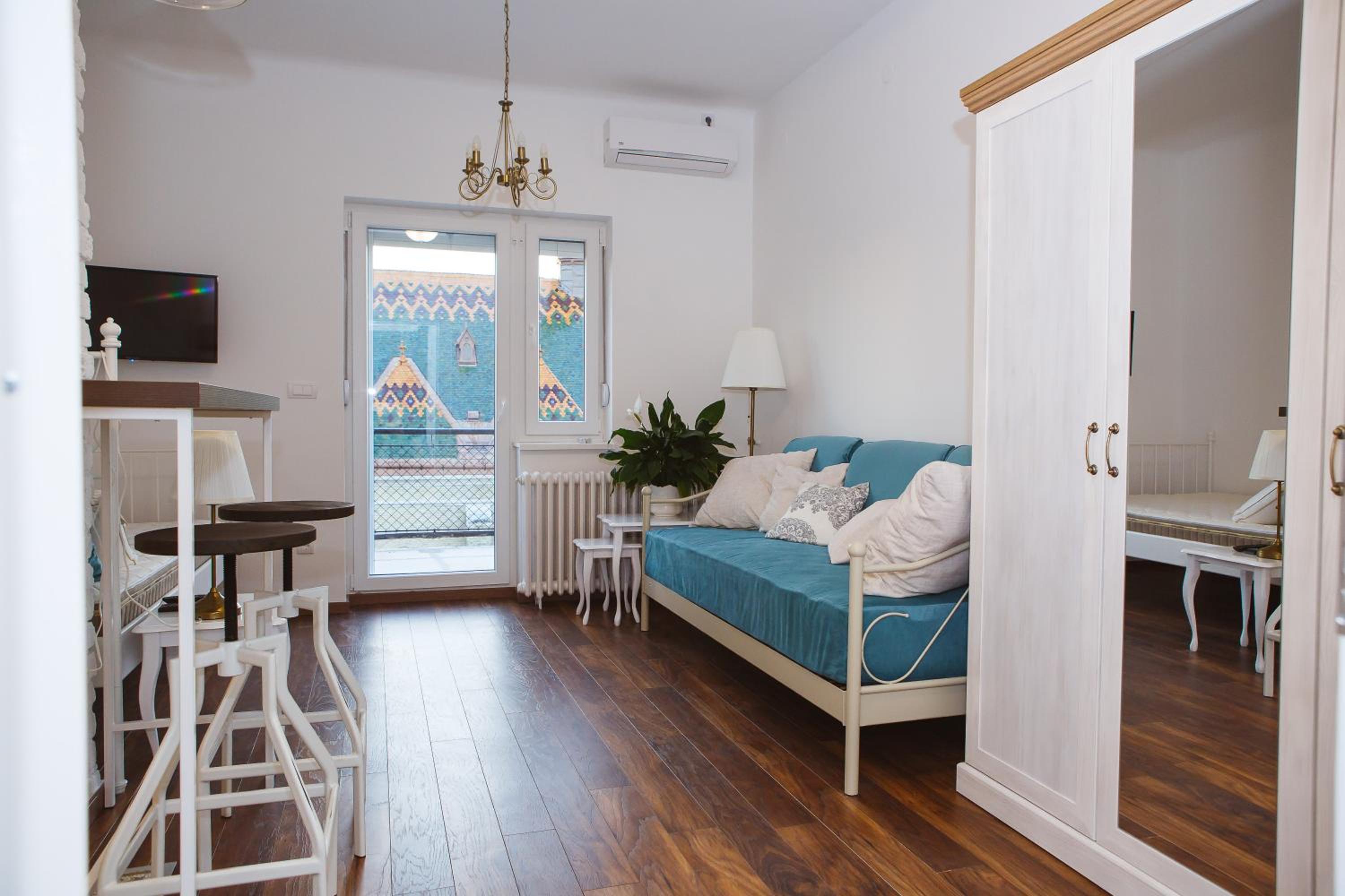 NS center apartment