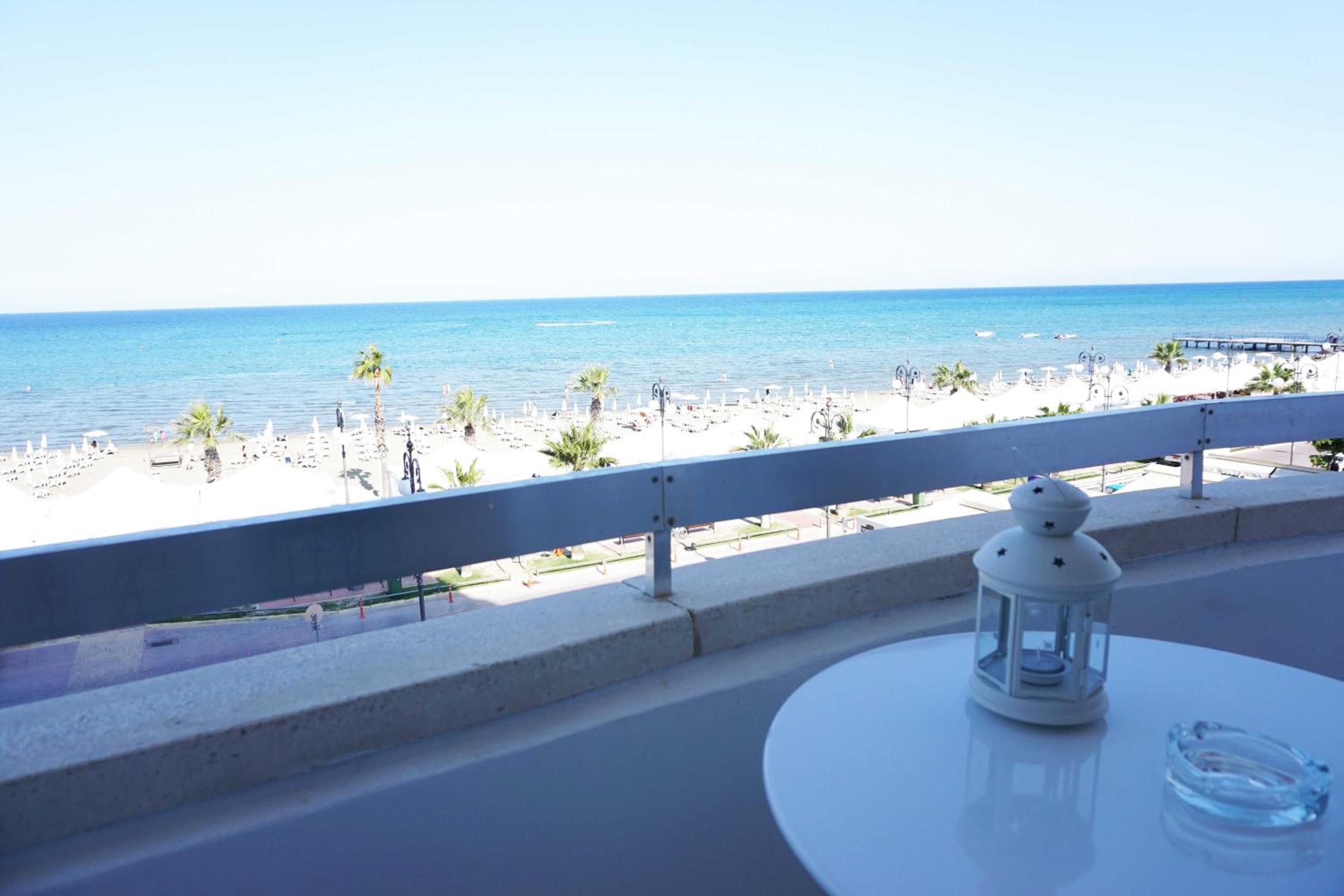 Hotel Lazuli Sea View Beachfront Ap 21 - Image 1