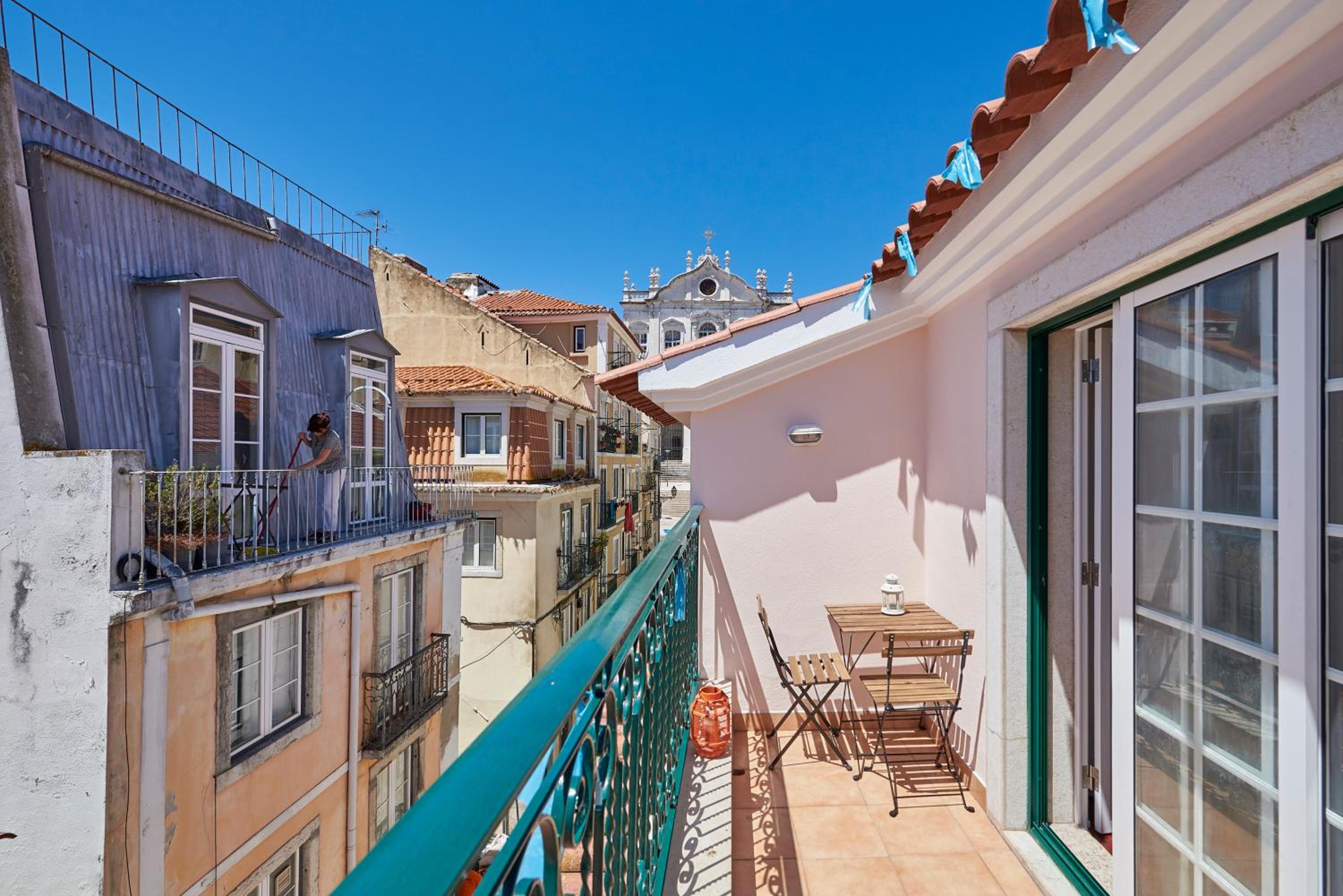 Cozy apartment in historic center with terrace view 2