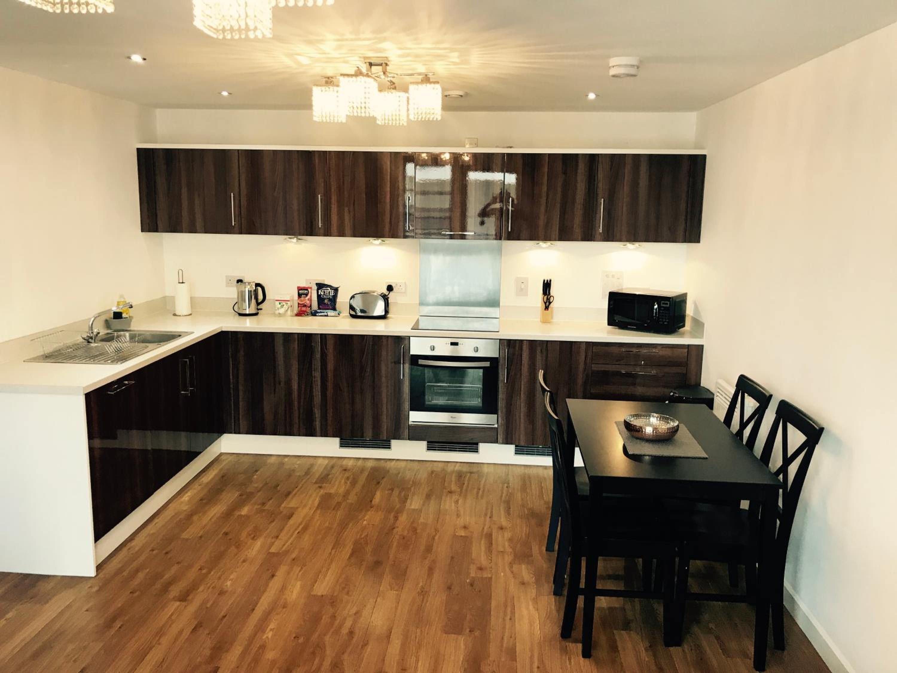 Woking Town Centre - Parking Included by Deilamy Homes view 3