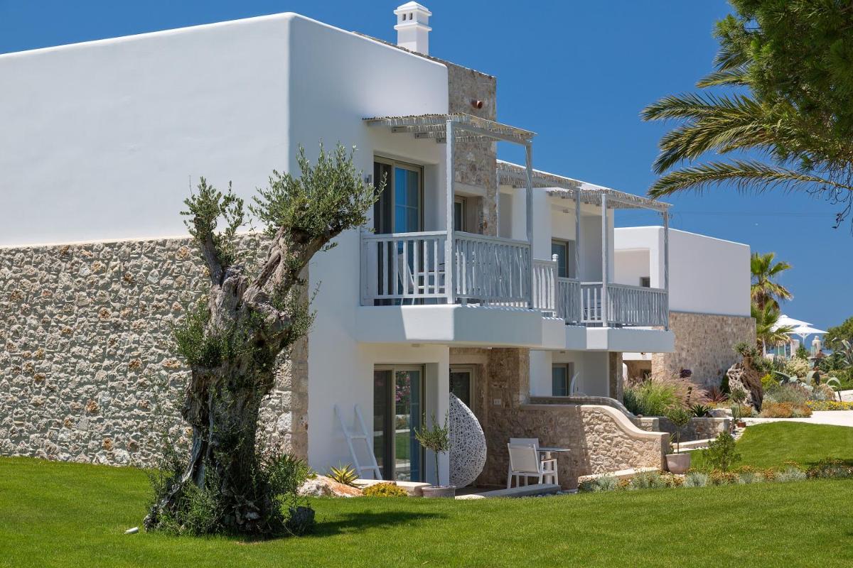 White Pearls-Adults Only Luxury Suites photo 4