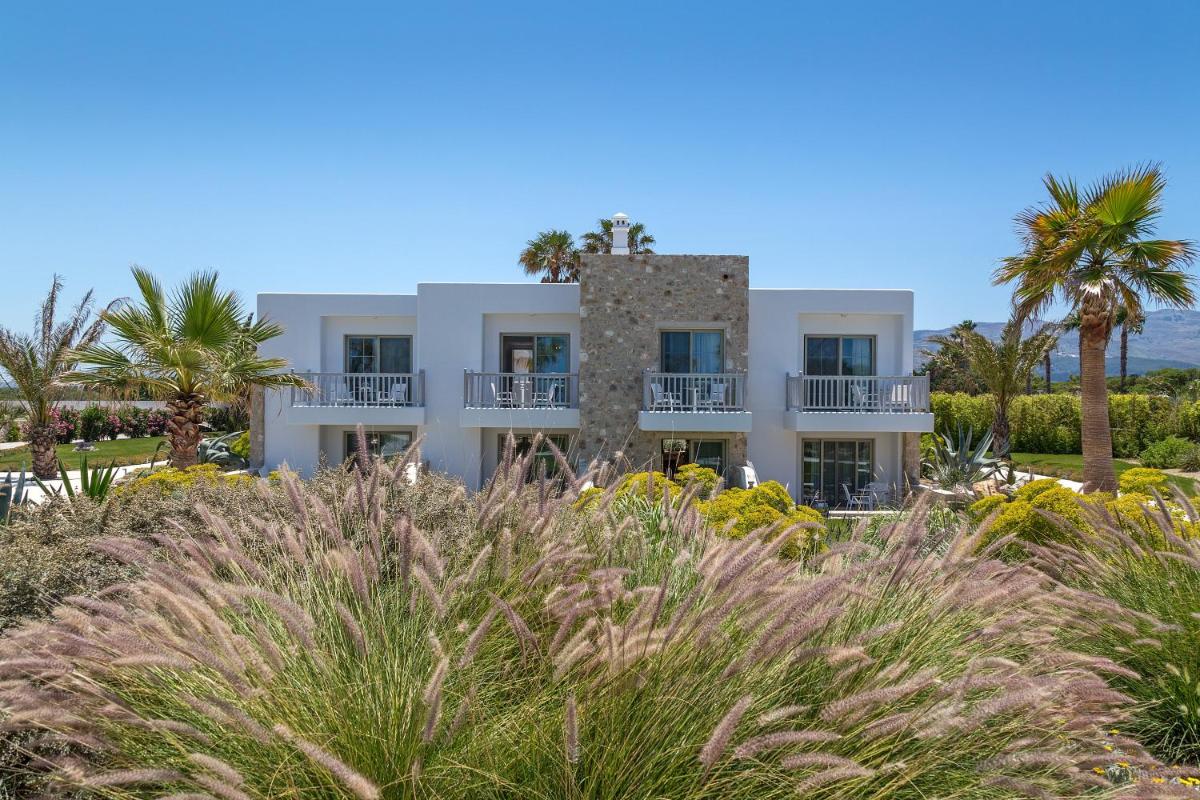 White Pearls-Adults Only Luxury Suites photo 5