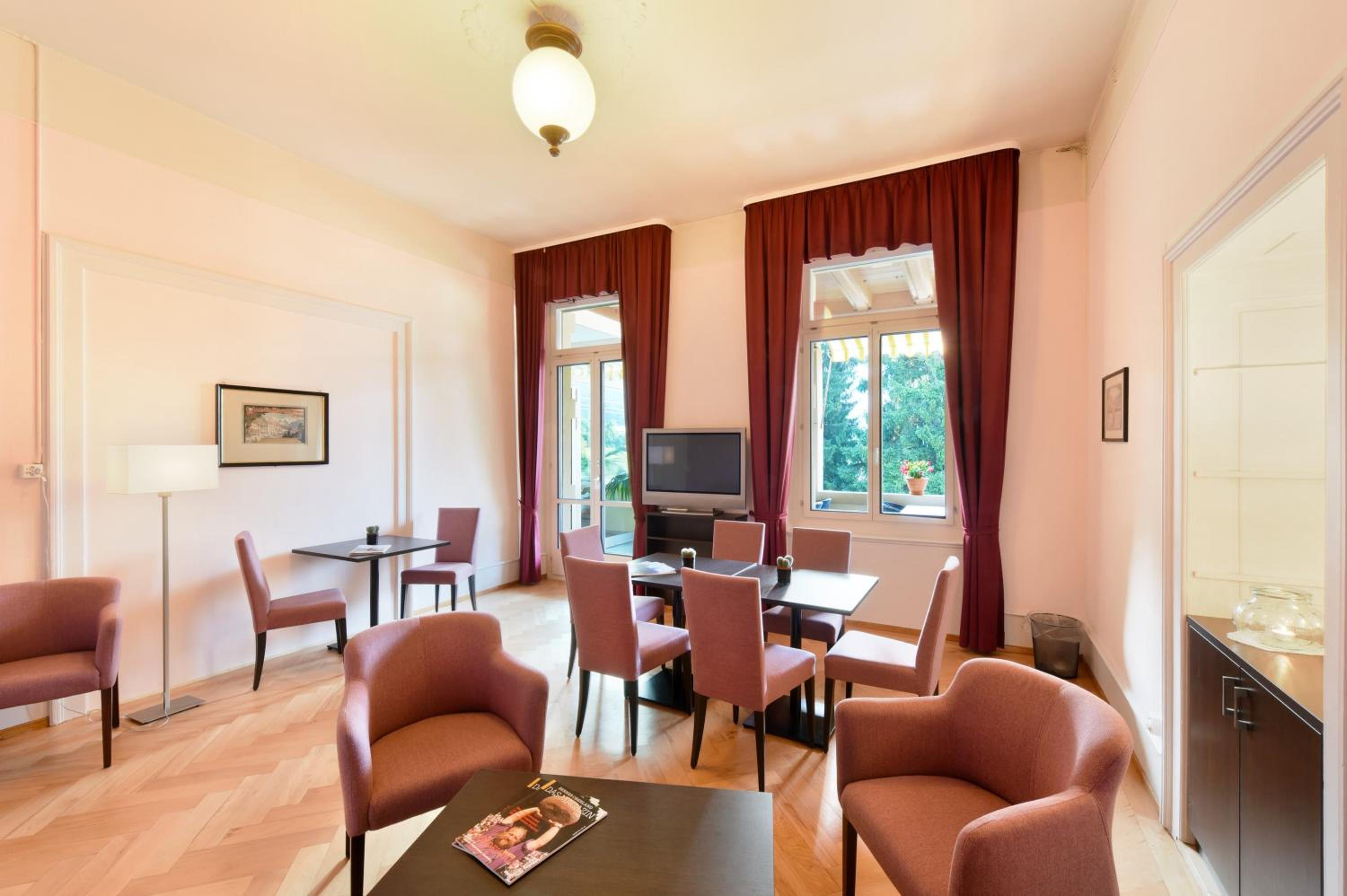 Budget Waldhotel - shared bathrooms view 3