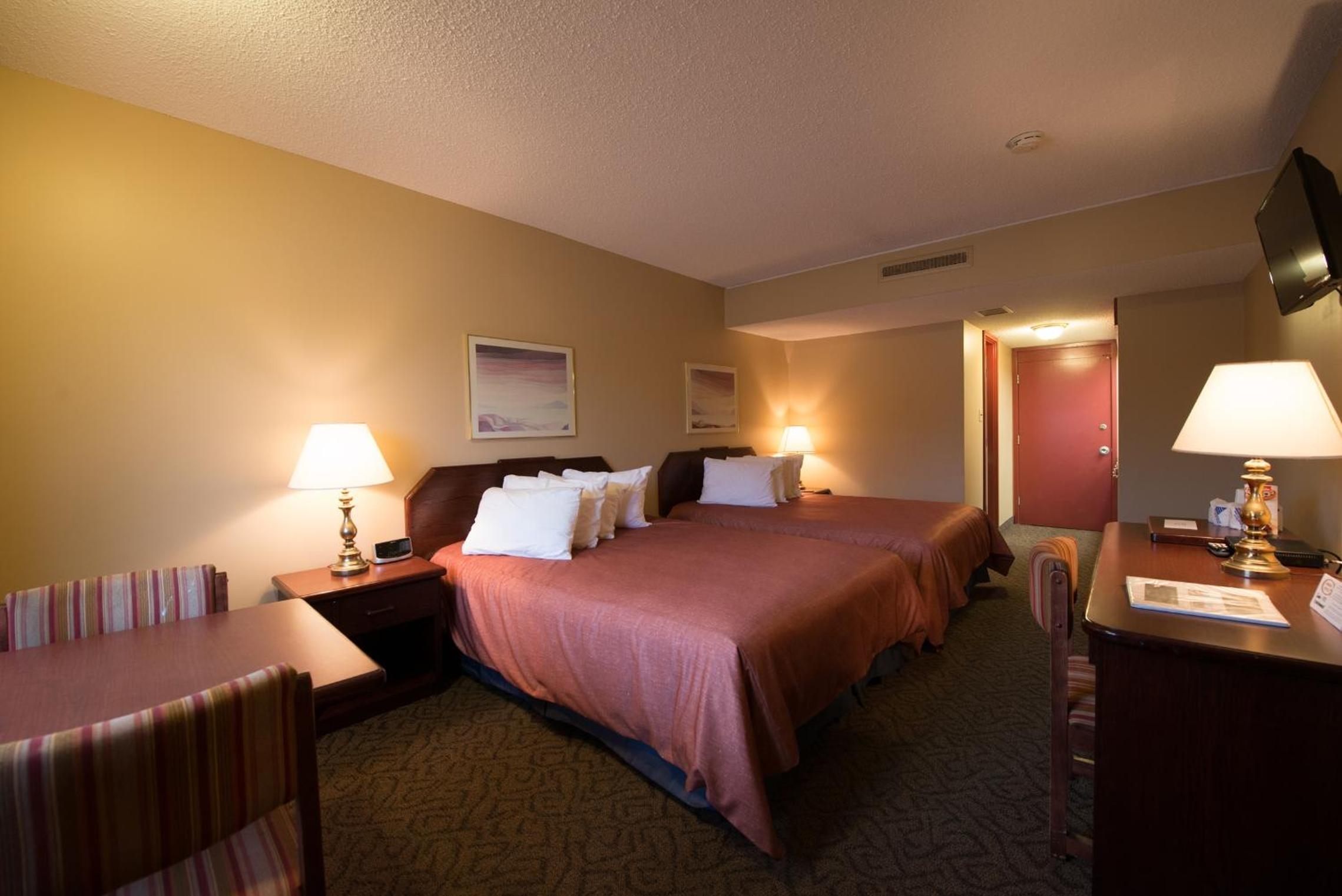 Travelodge by Wyndham Winnipeg Airport West