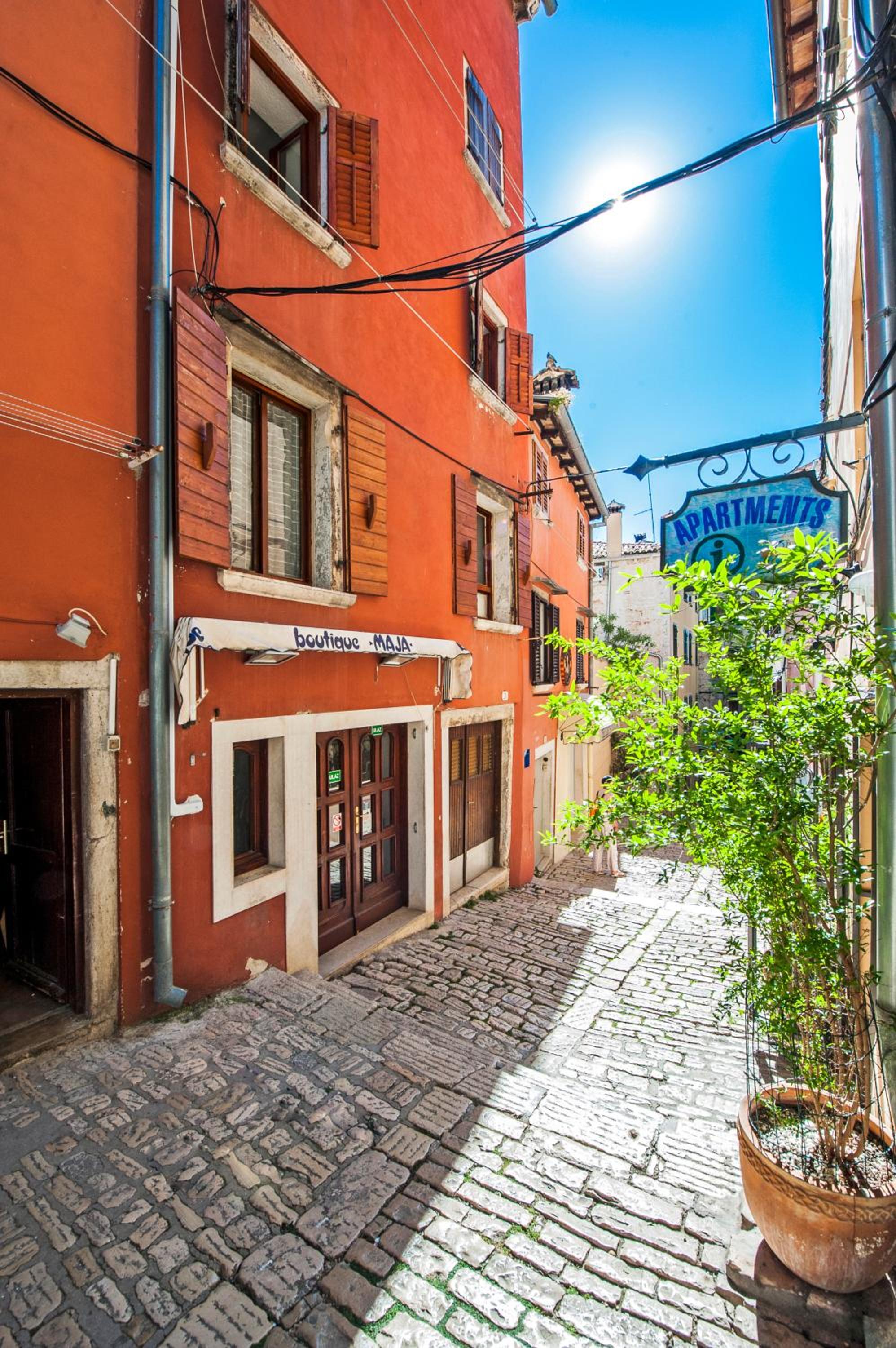 Central Old Town Studio with free bike included view 4