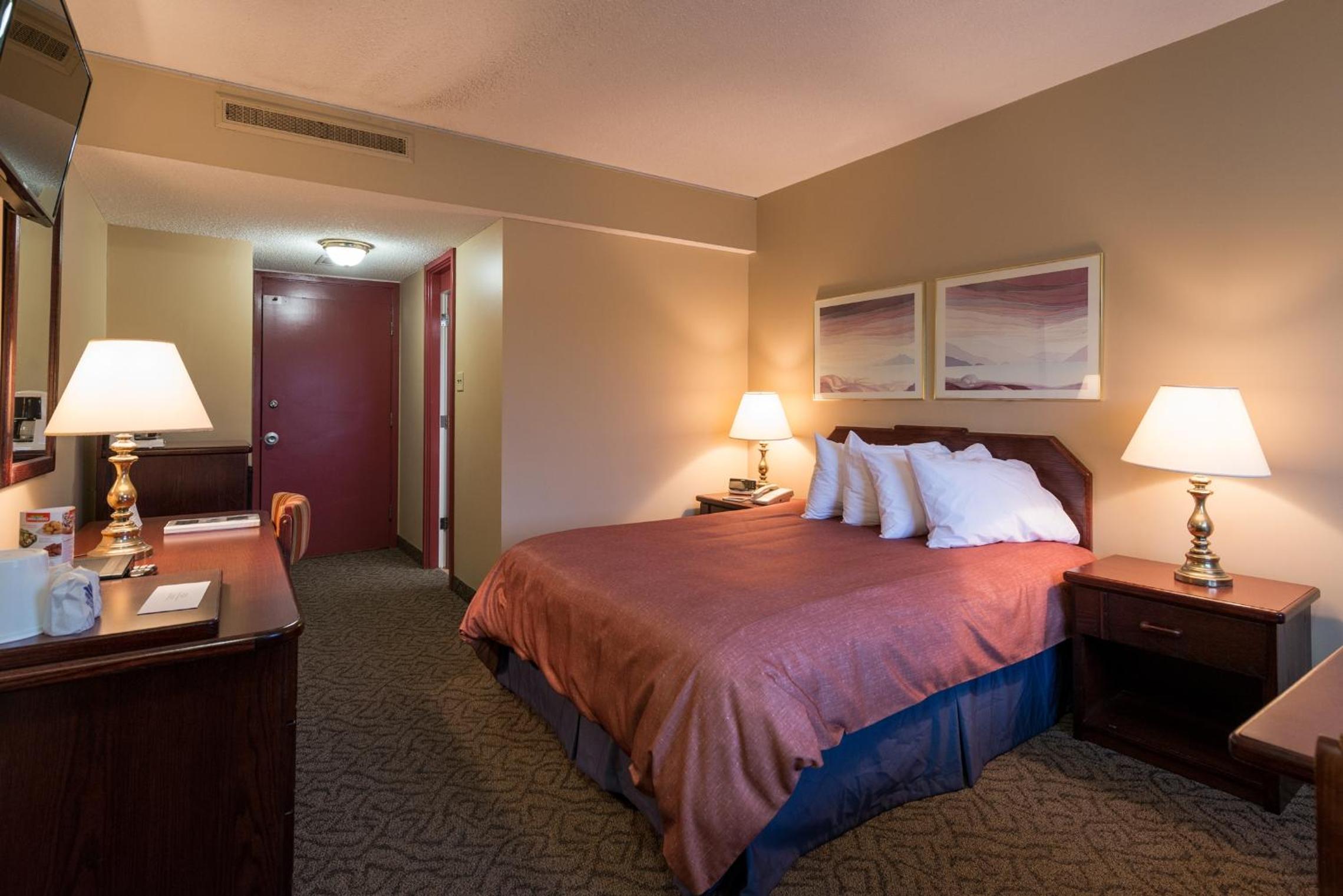 Travelodge by Wyndham Winnipeg Airport West