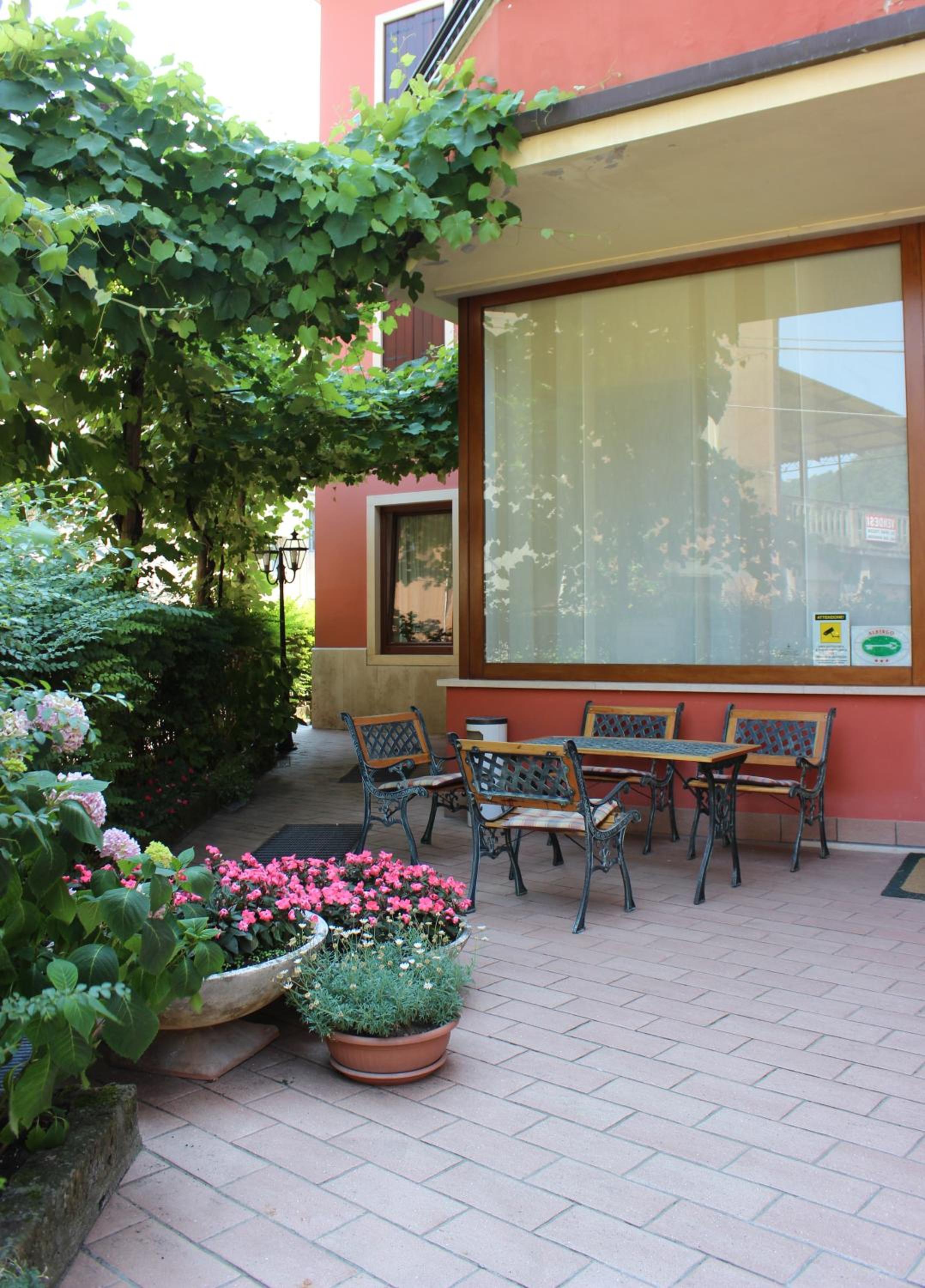 Photo 12