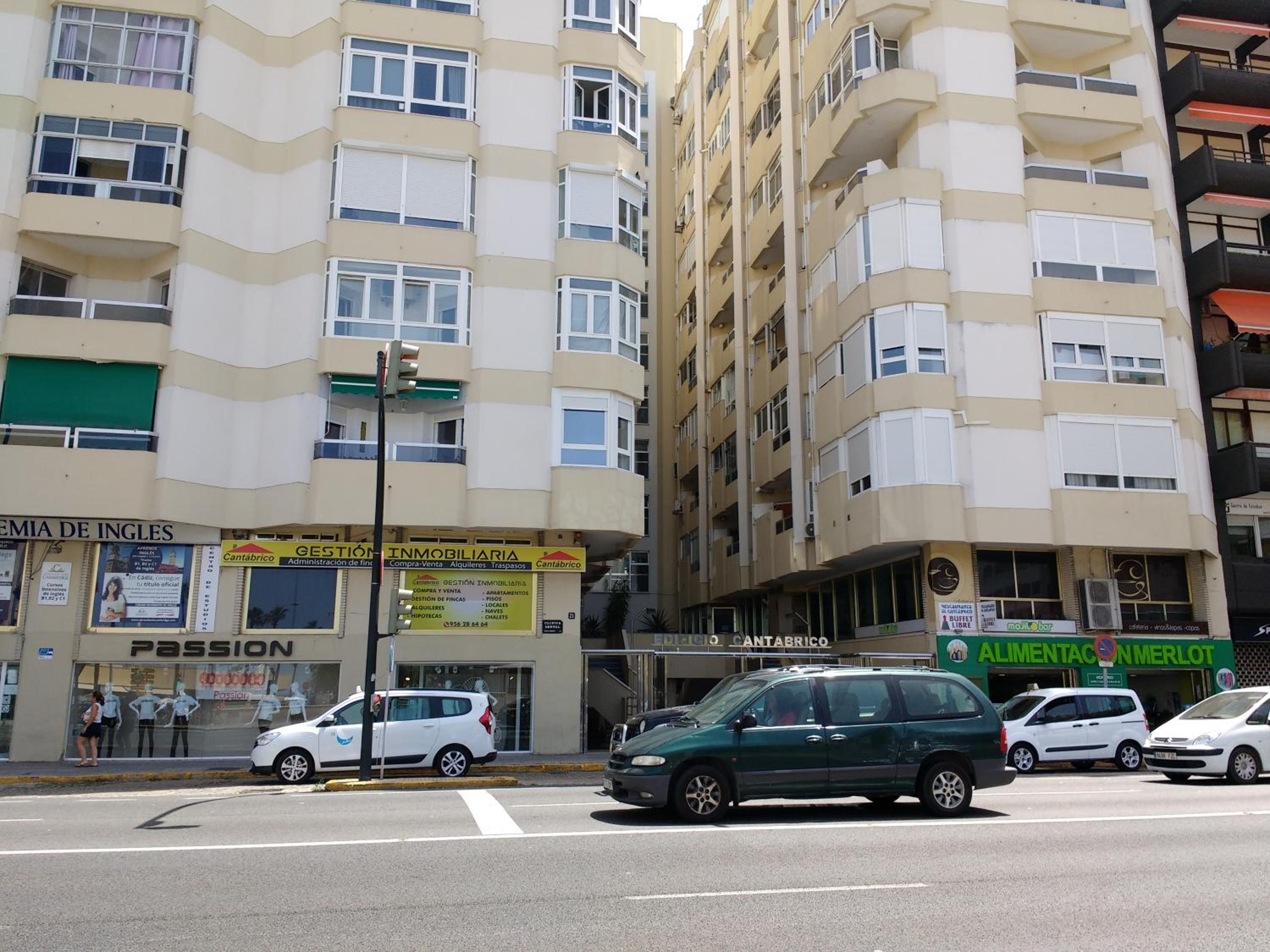 Apartamento Cantabrico junto a la playa y al Hospital Puerta del Mar view 3