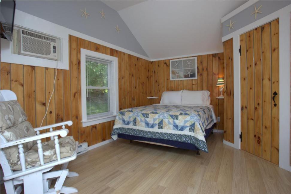Drake's Island Resort Cottages - Property Image 25