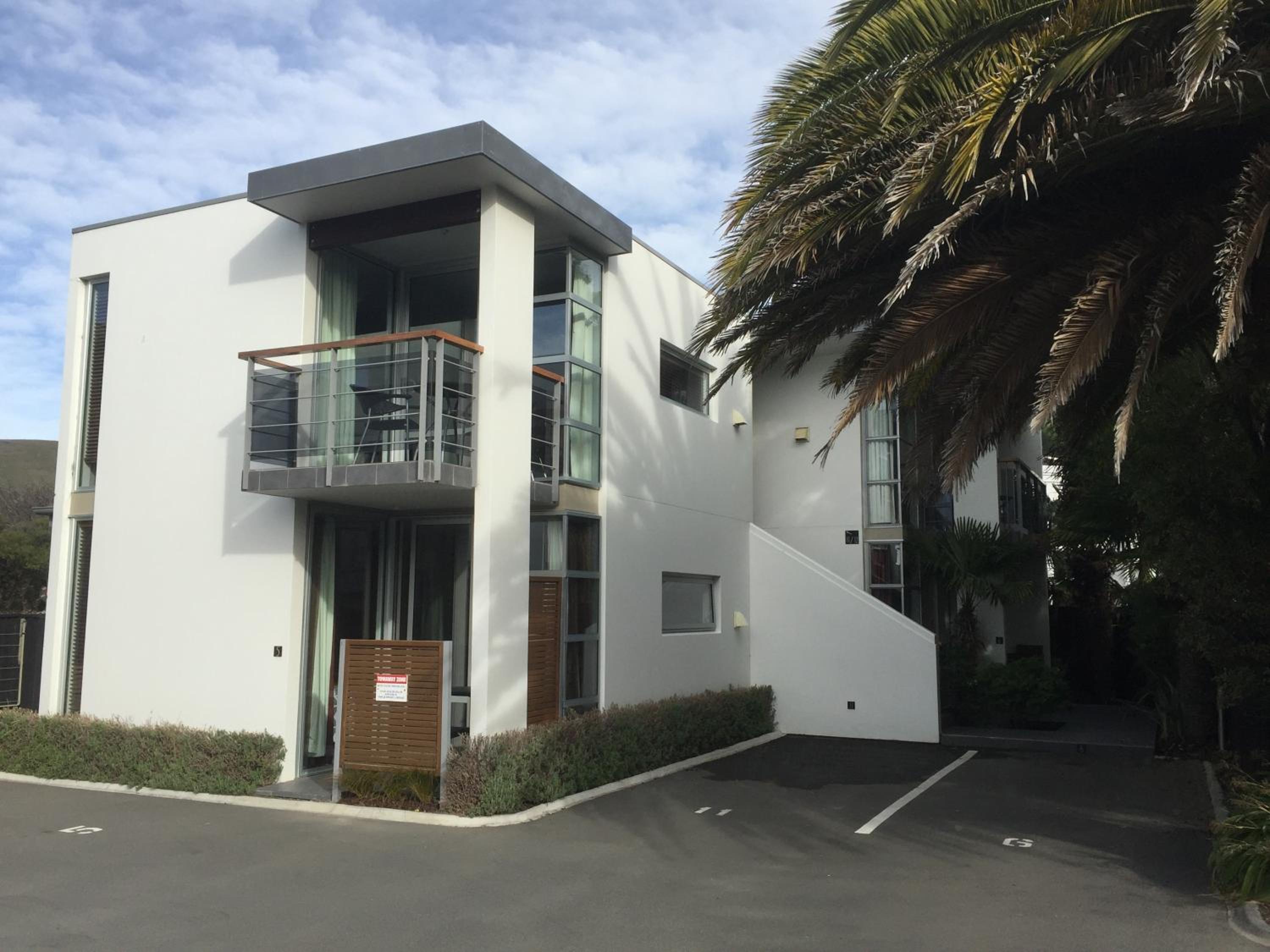 Sumner Bay Motel