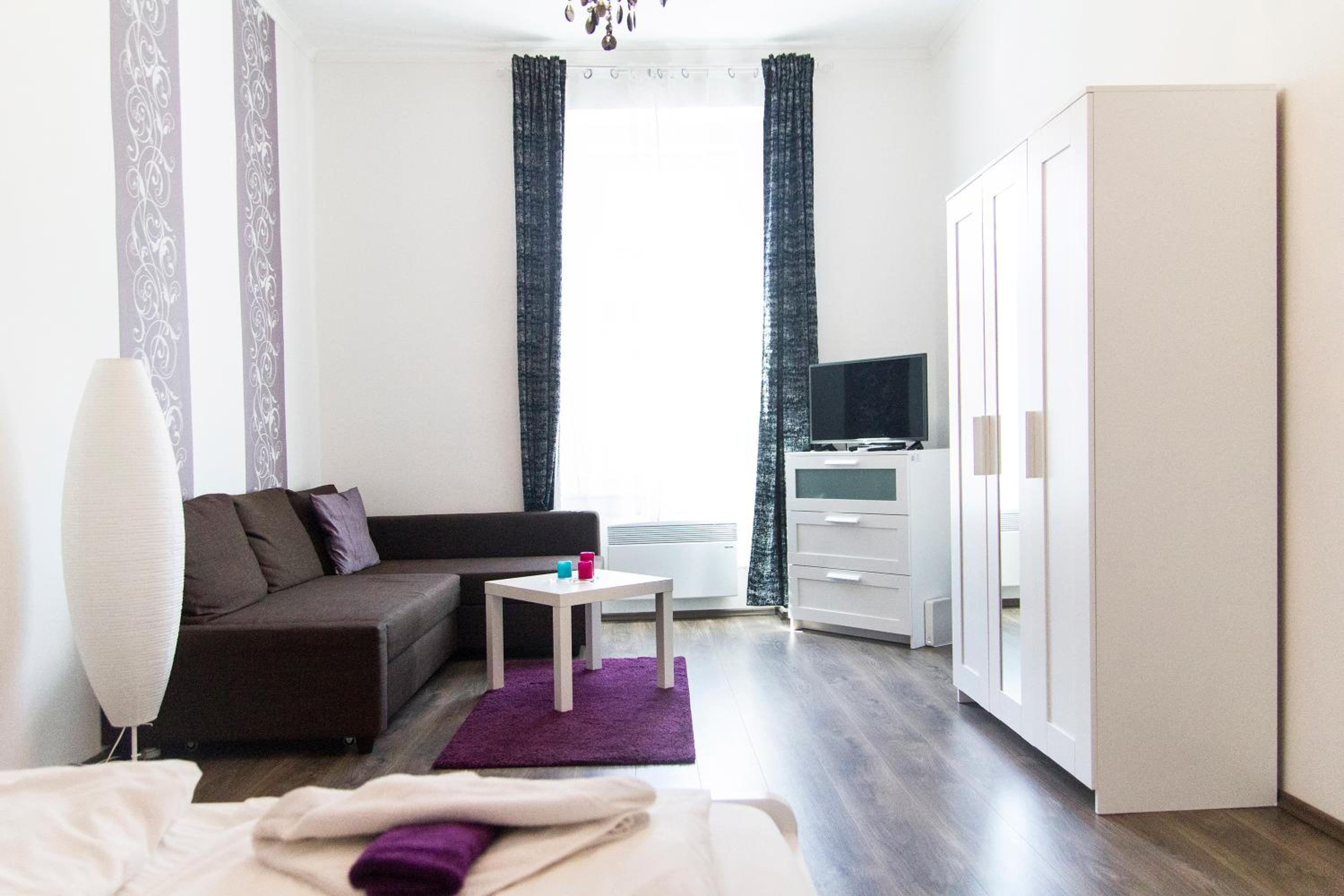 Bright 2BR&AC apt at Astoria view 5