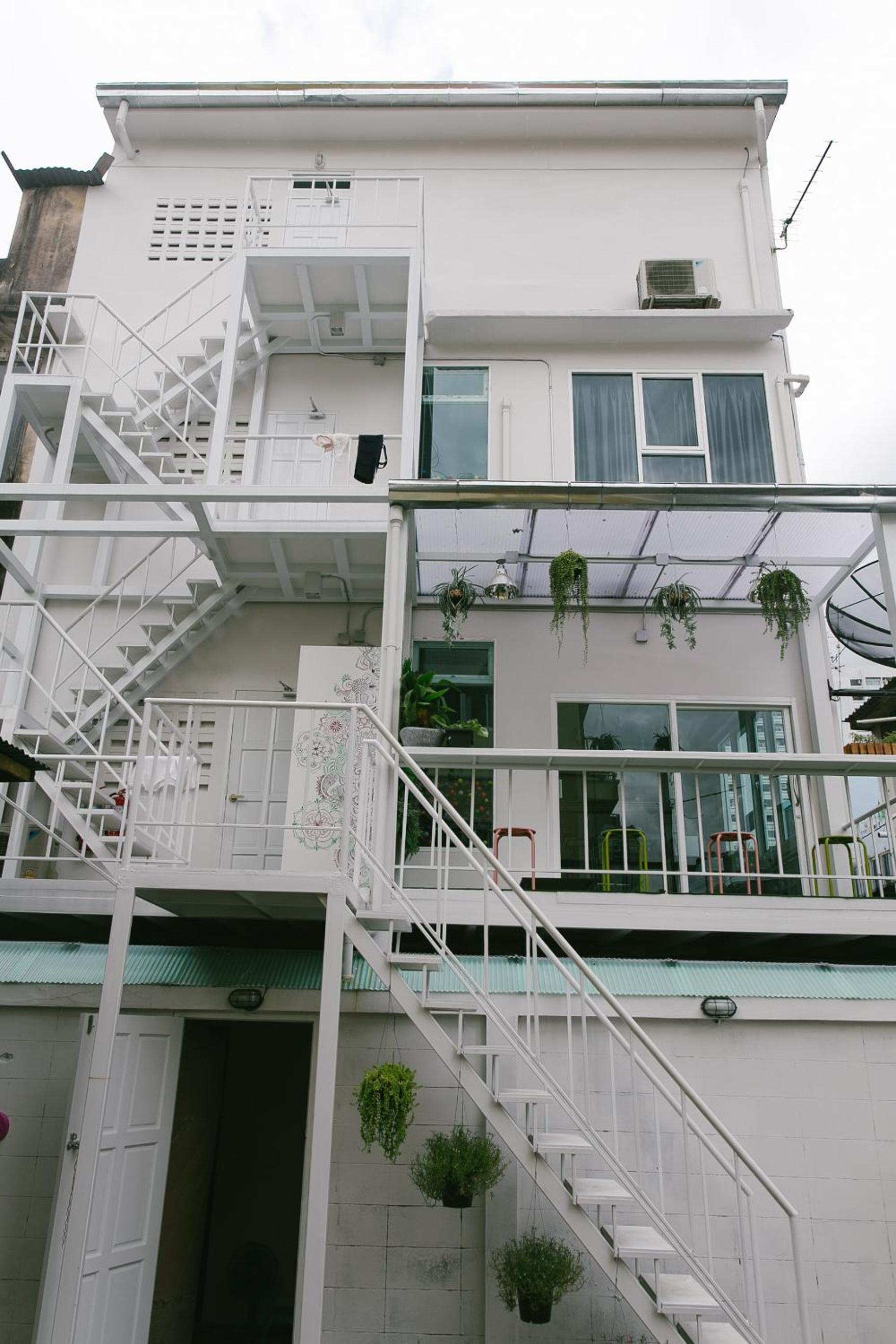 Diff Hostel