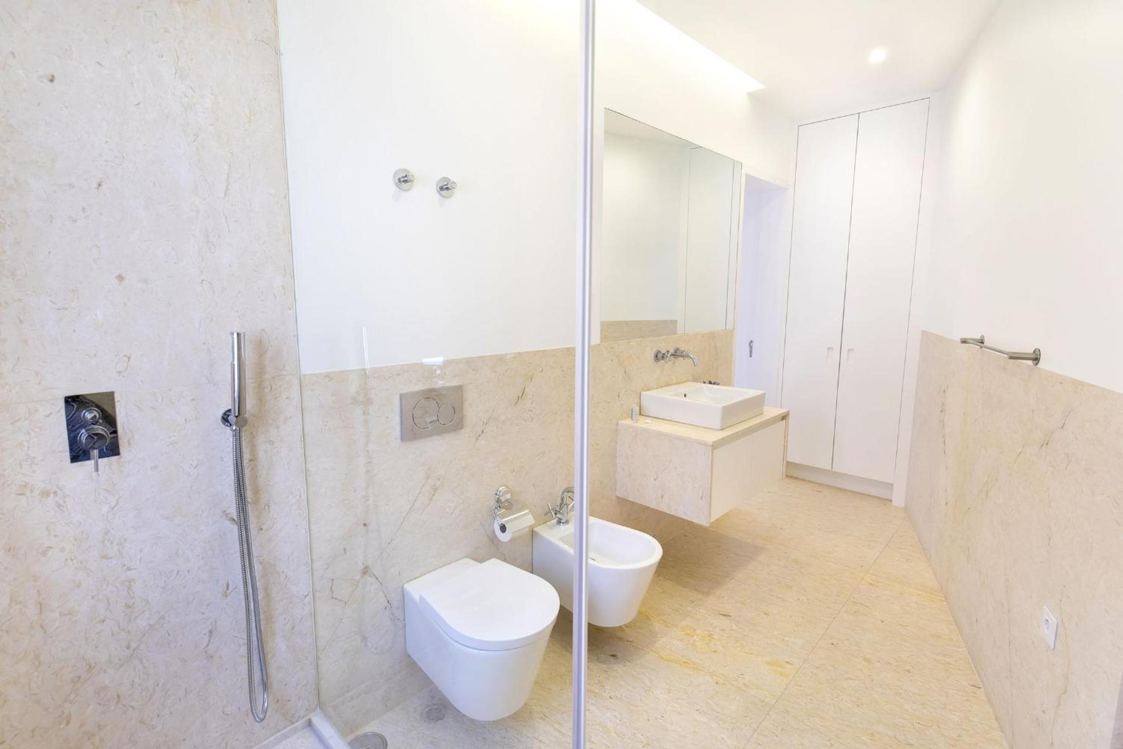 LovelyStay - Luxury Oasis in Bairro Alto view 4