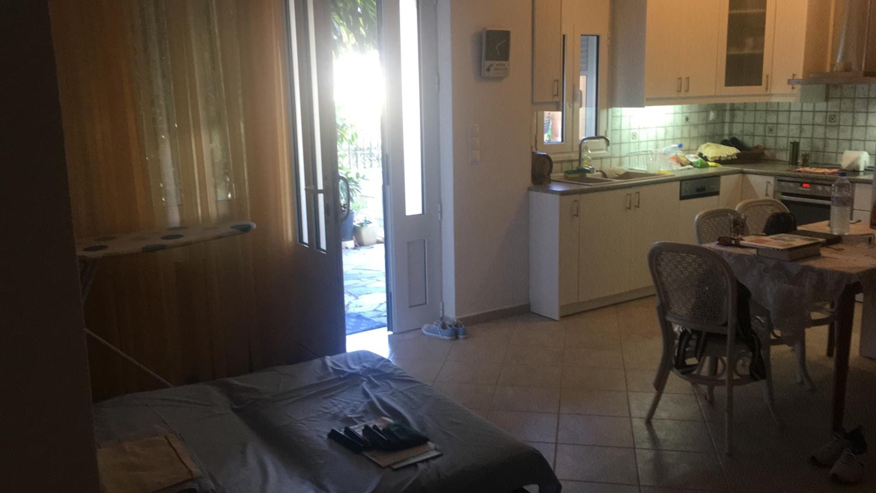 Family Apartment Ammoudi with shared mini-pool view 3
